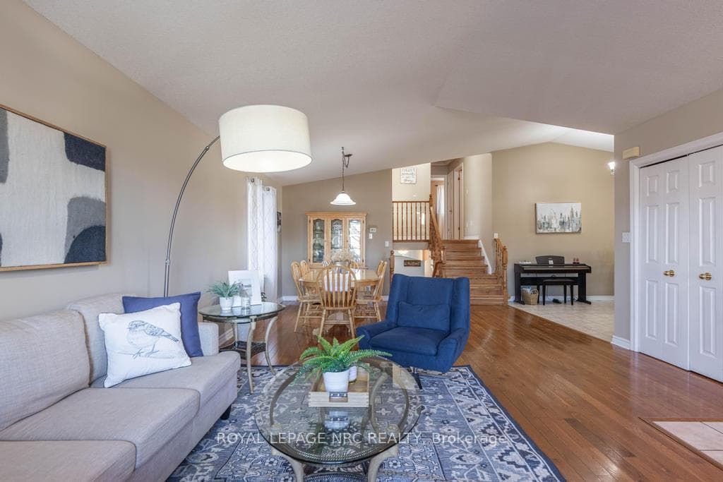 43 Foxtail Avenue photo 6