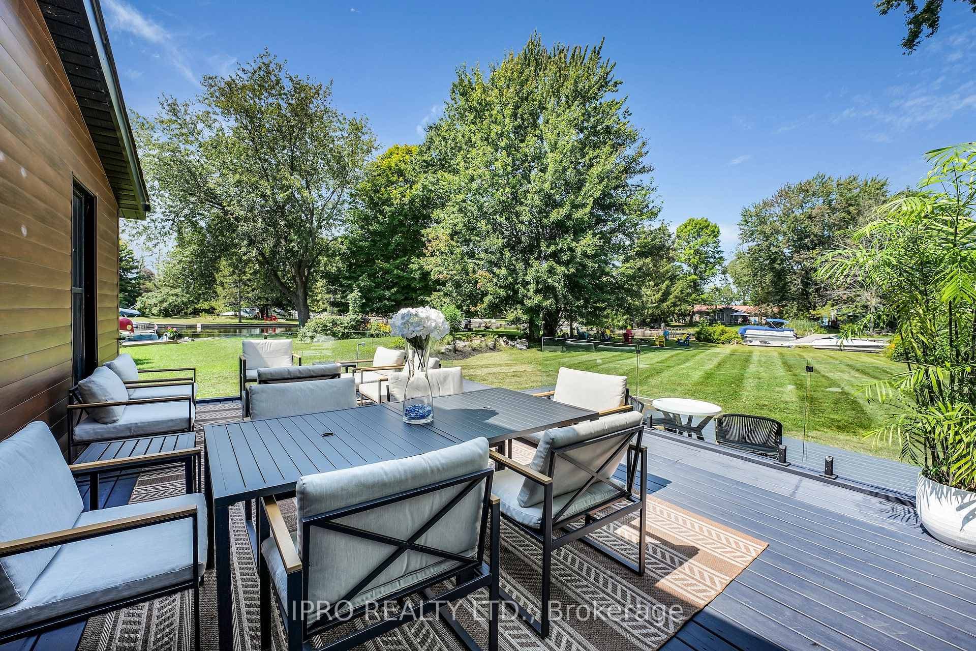 49 Poplar Crescent photo 24