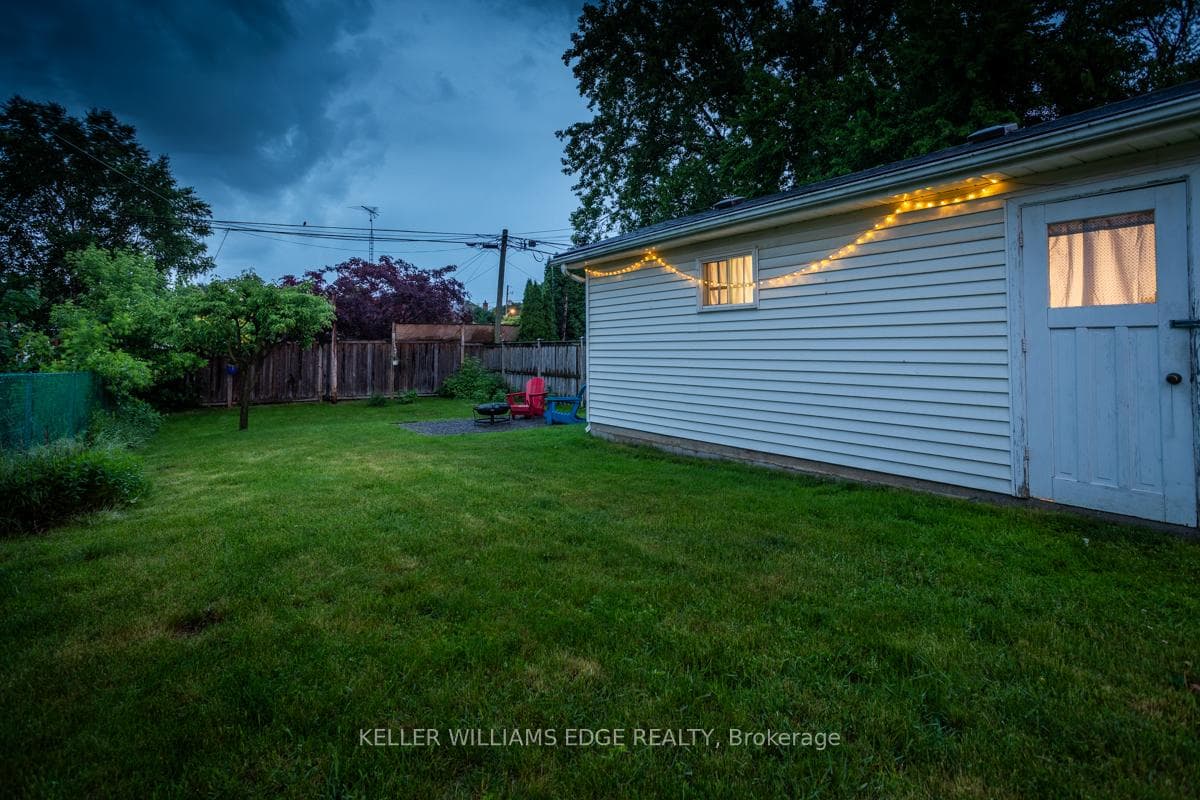77 Barons Avenue photo 31