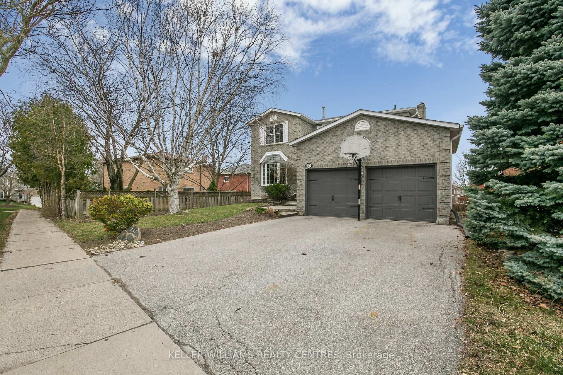 237 Osmond Crescent photo 2