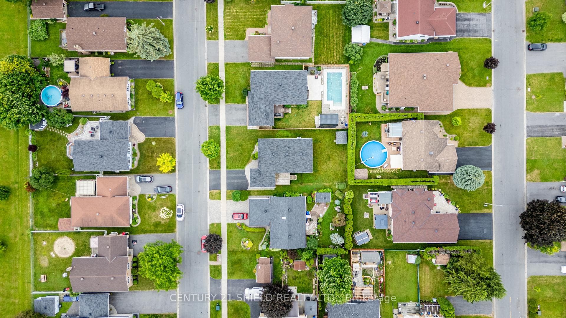 1861 Belvedere Crescent photo 8