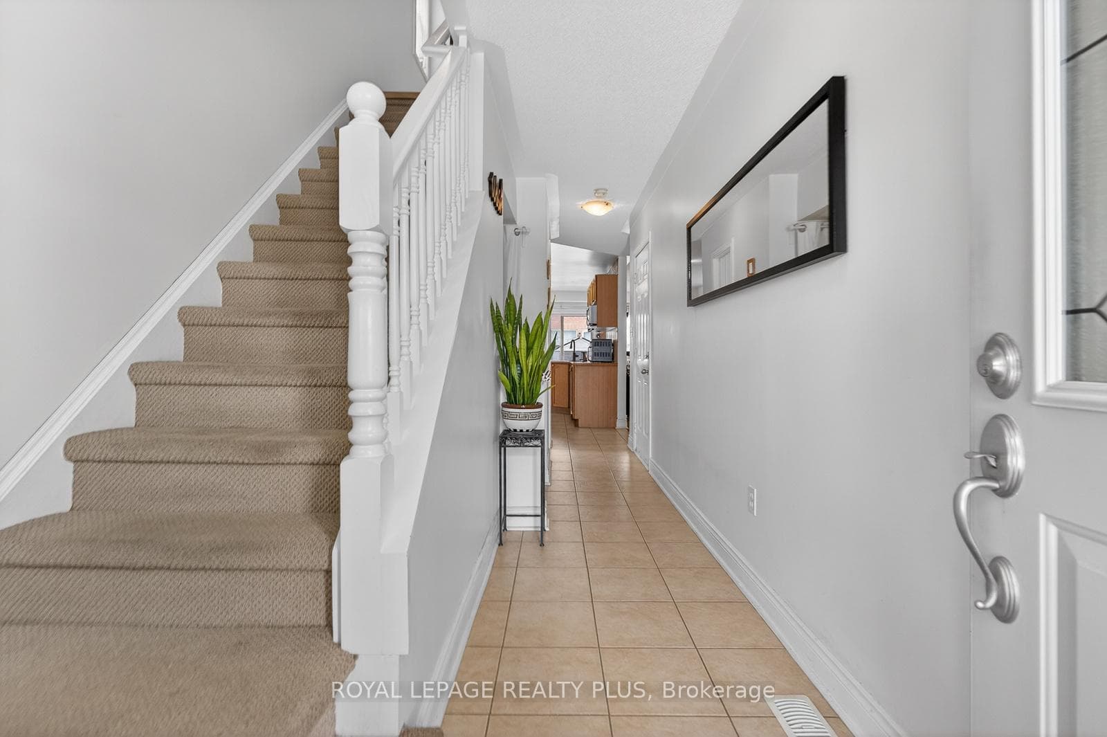 707 Inverary Road photo 5