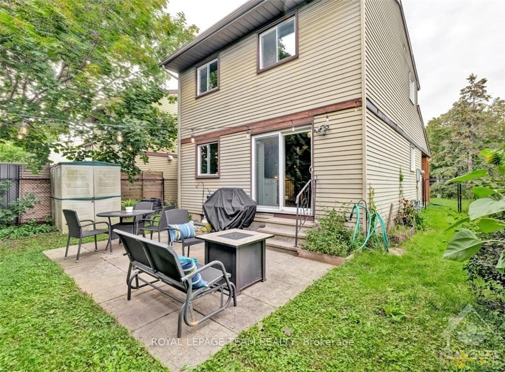 1690 SAXONY Crescent photo 29