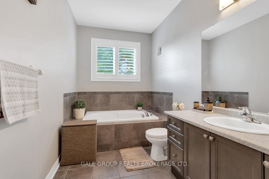 1024 Upper Thames Drive photo 18