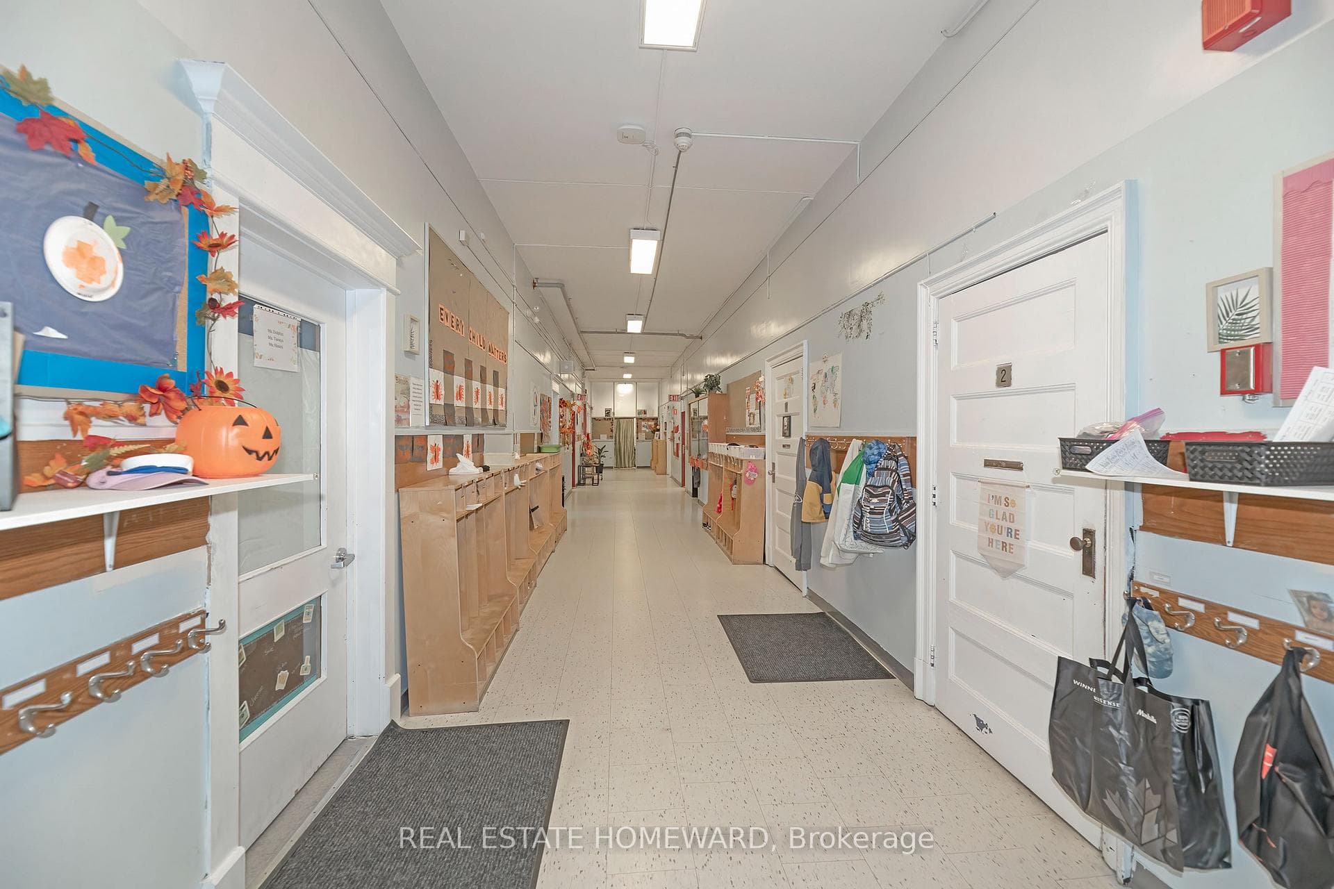 202 Simcoe Street photo 6