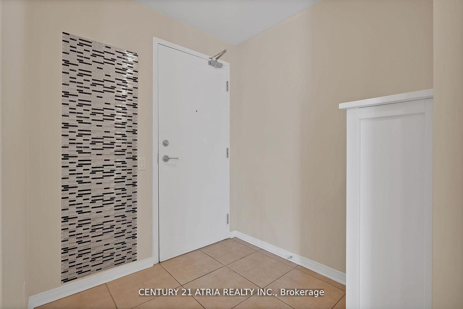 455 Rosewell Avenue Unit 204 photo 8