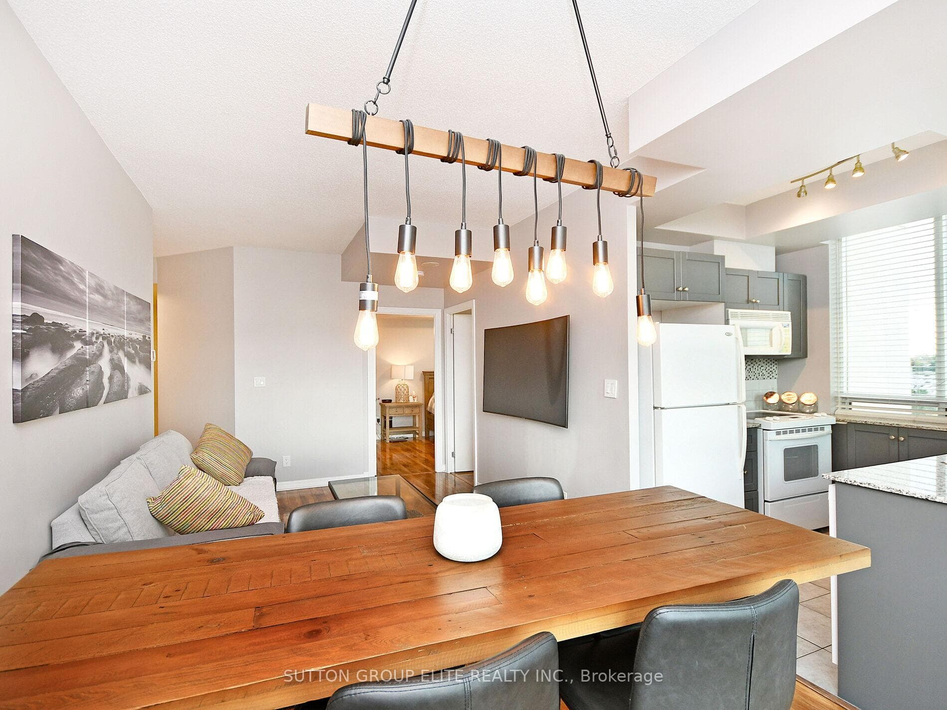 1359 Rathburn Road Unit 609 photo 9