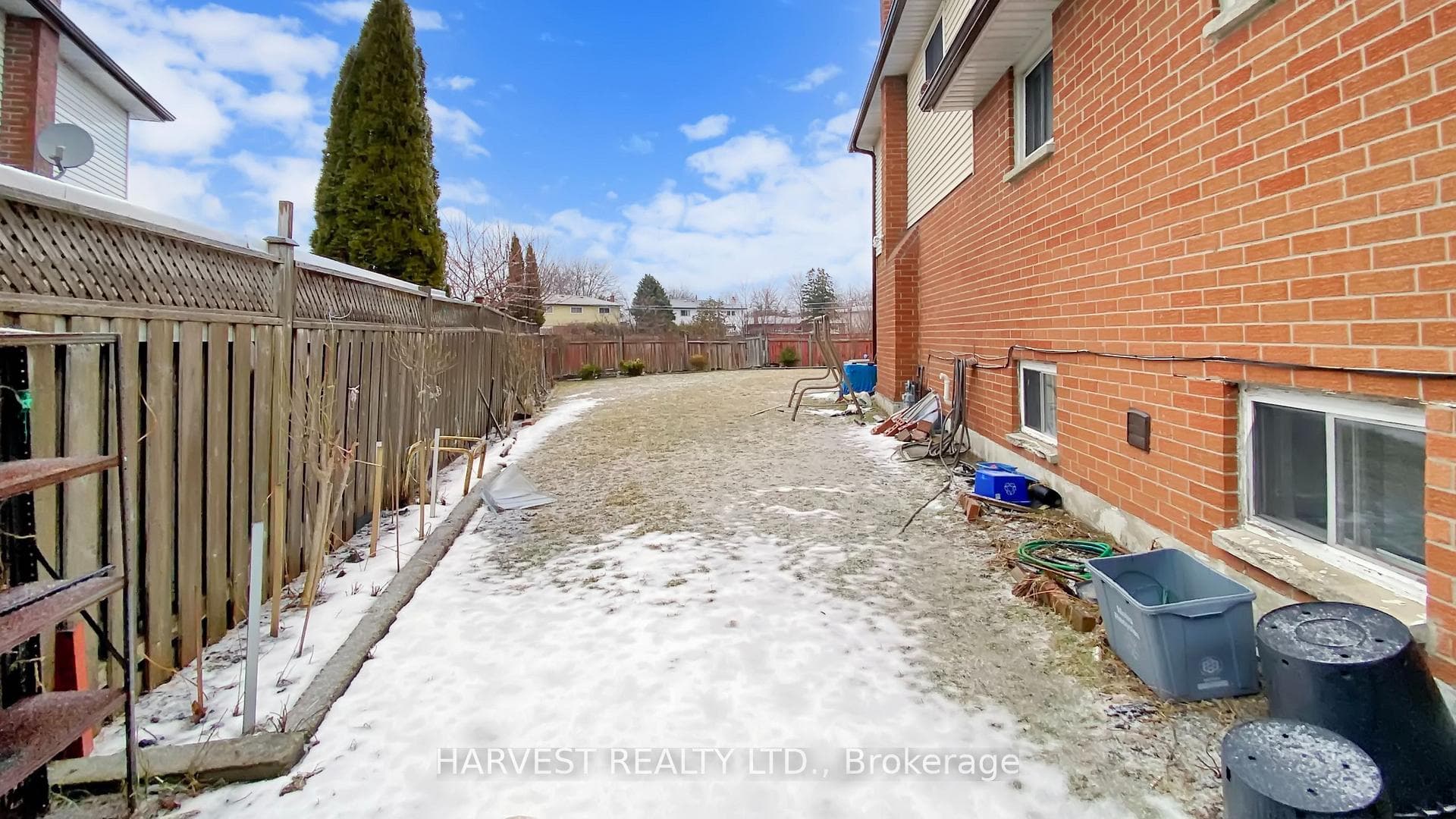 Ample side yard between other house