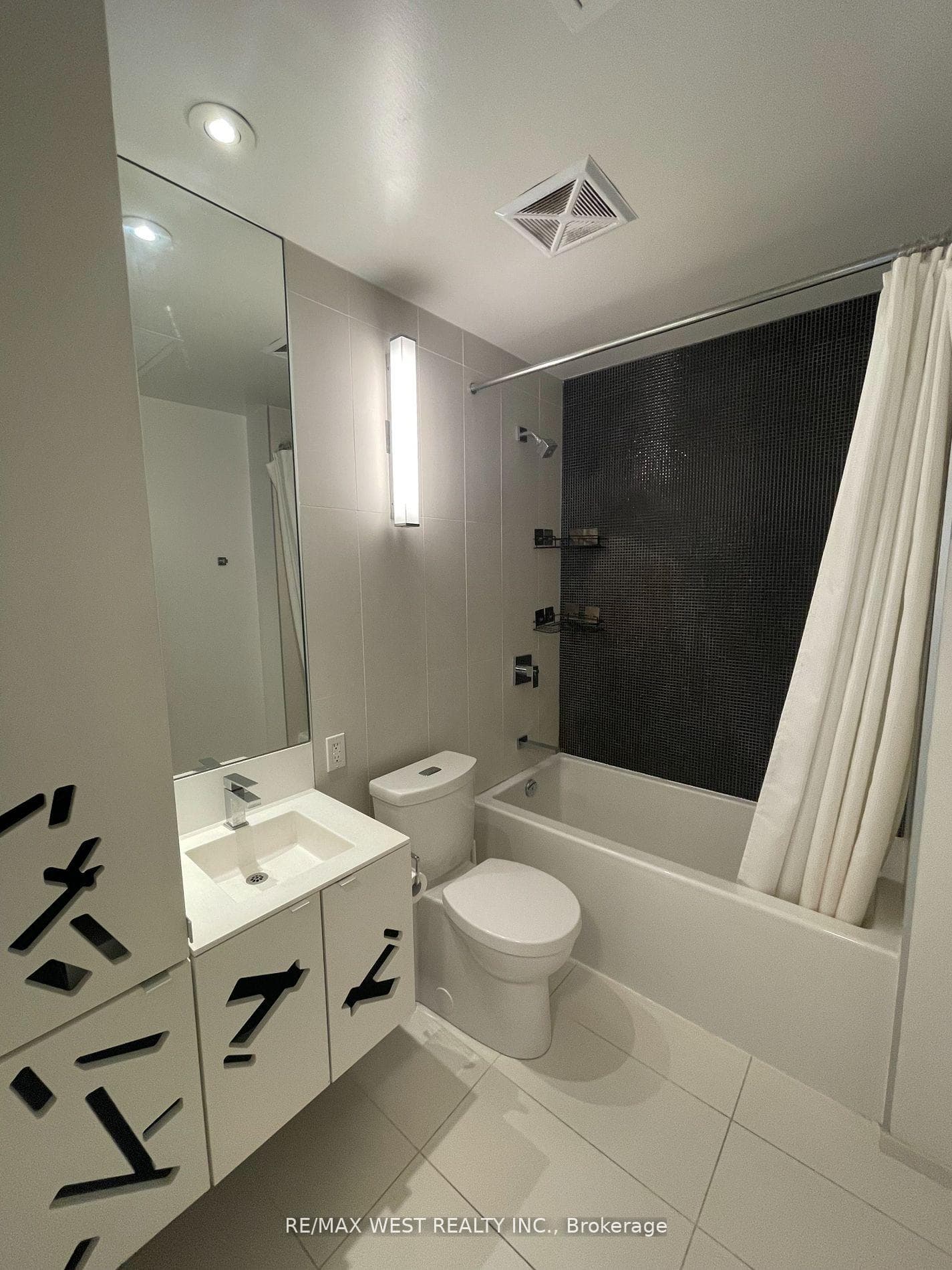125 Peter Street Unit 2612 photo 6