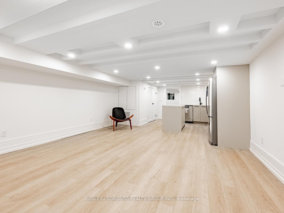 745 Euclid Avenue Unit Lower photo 16