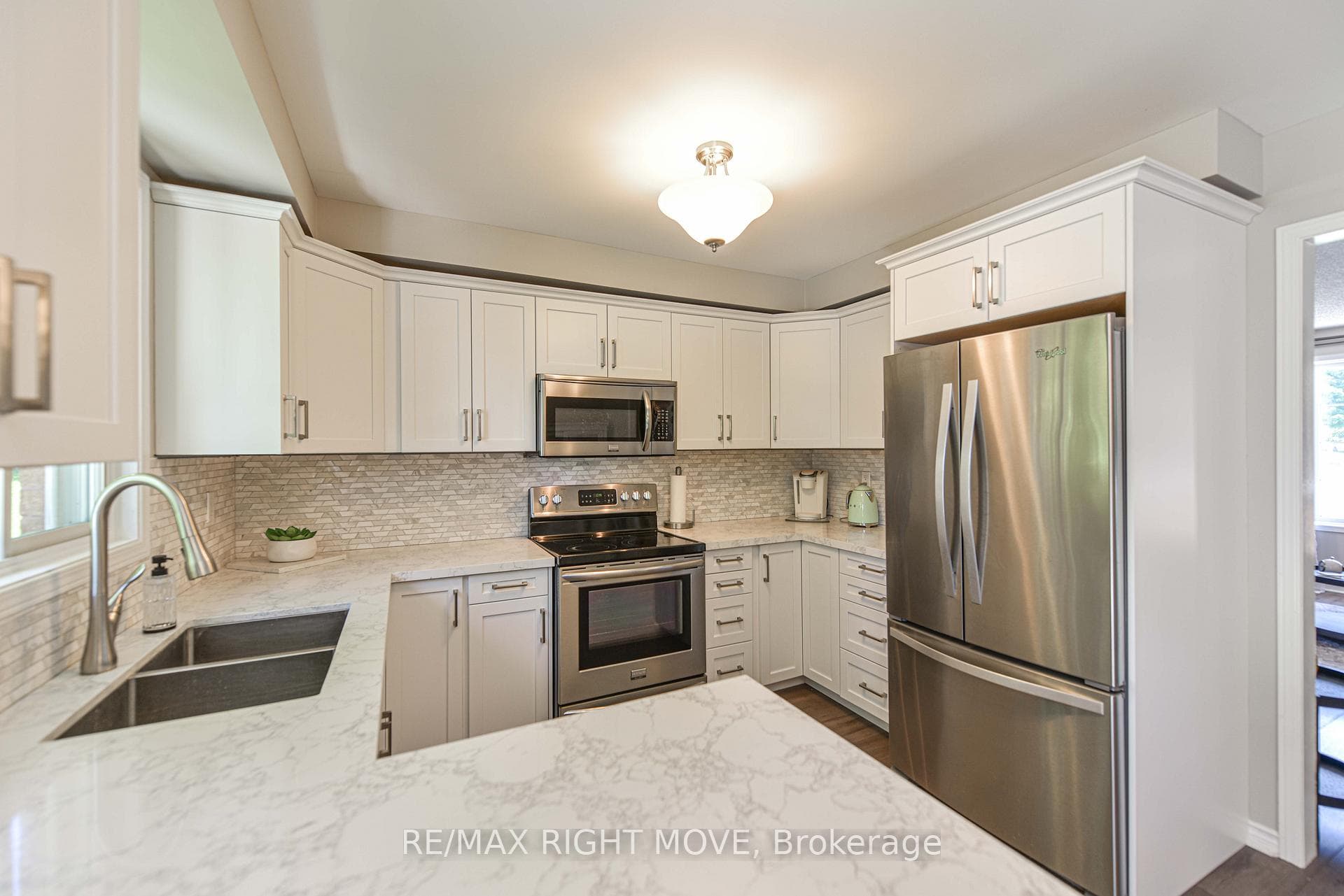 Stainless steel appliances replaced in 2021