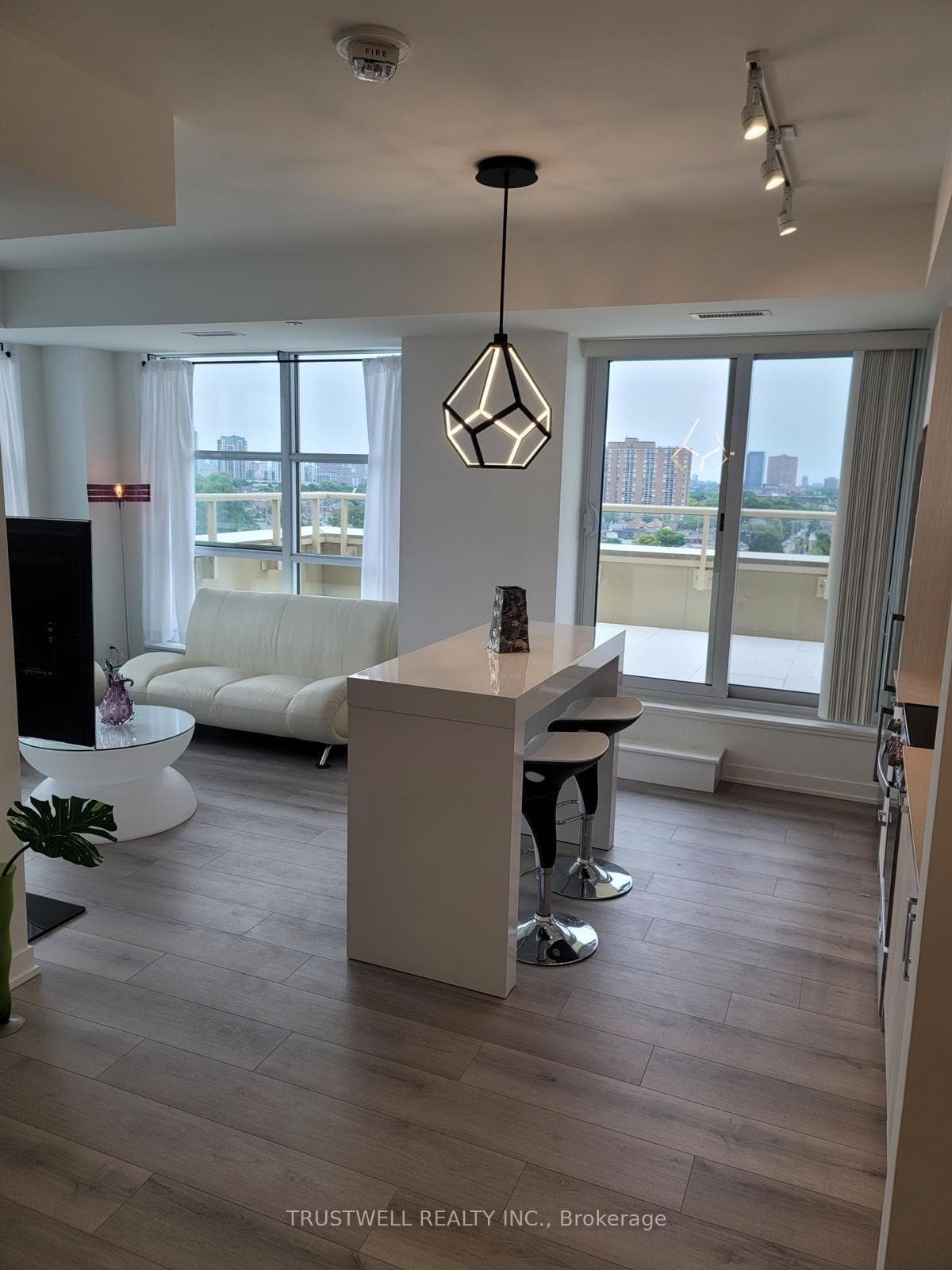 1787 St. Clair Avenue Unit 1013 photo 2