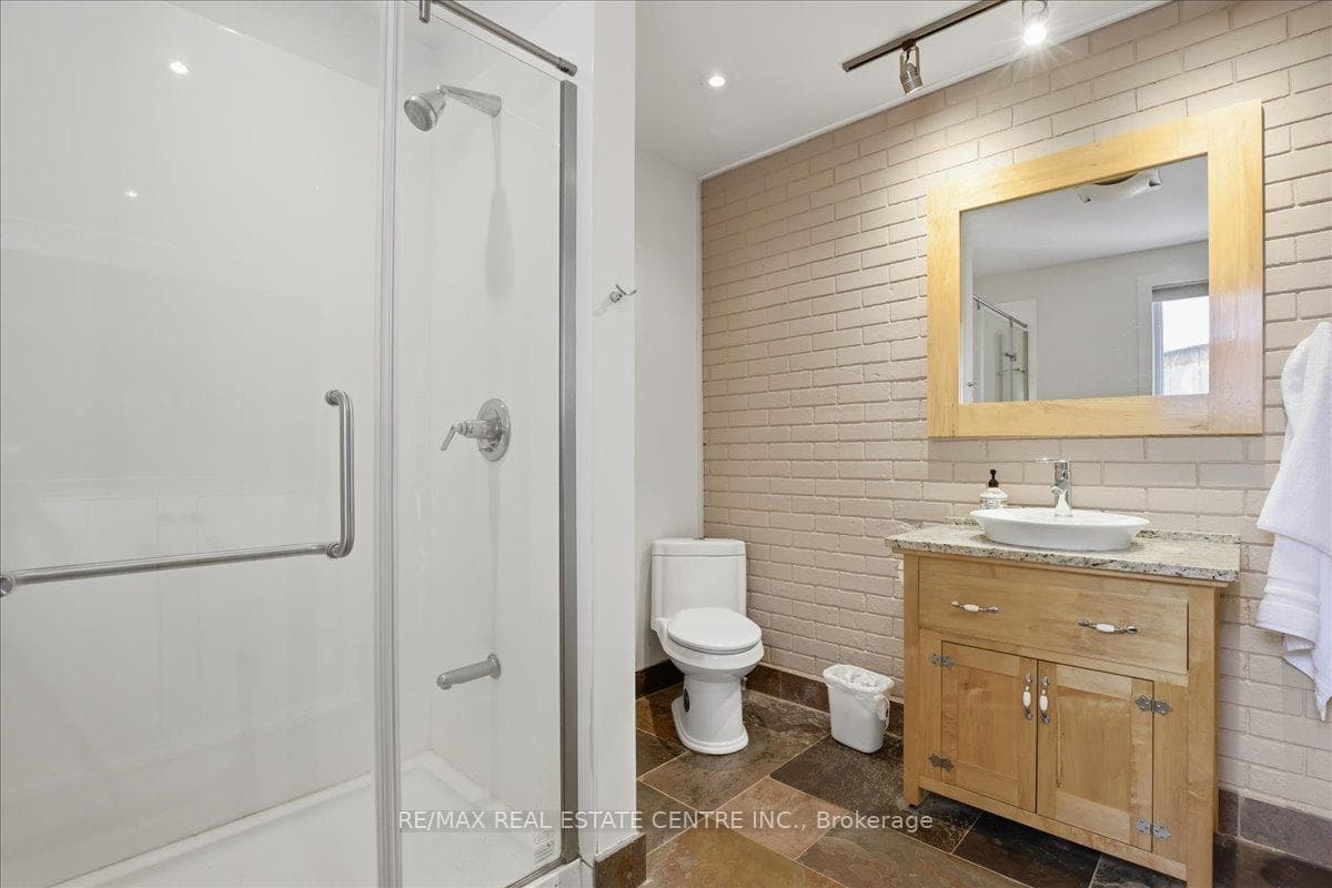 140 Peter Street photo 18