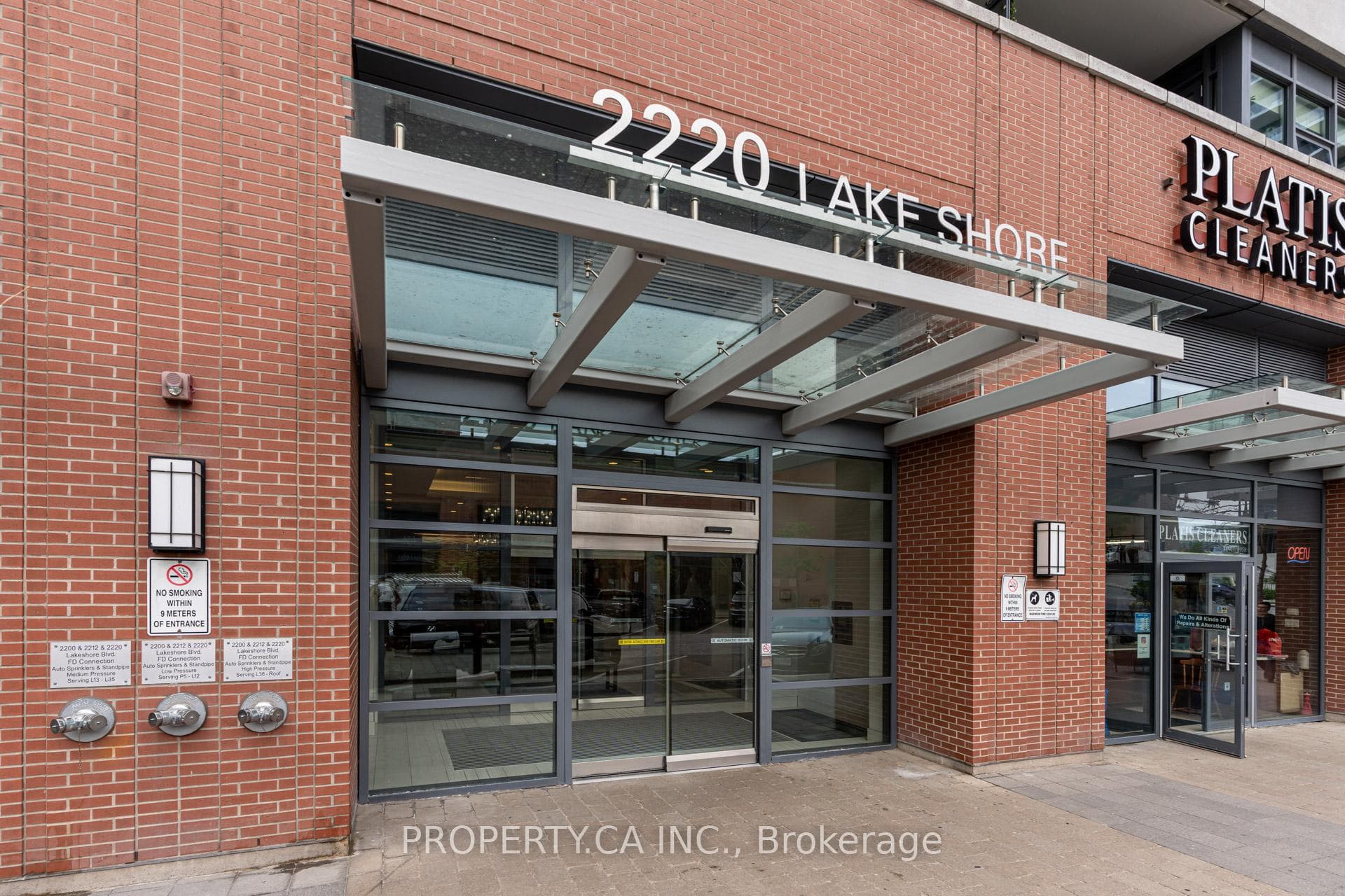 2220 Lake Shore Boulevard Unit 403 photo 2