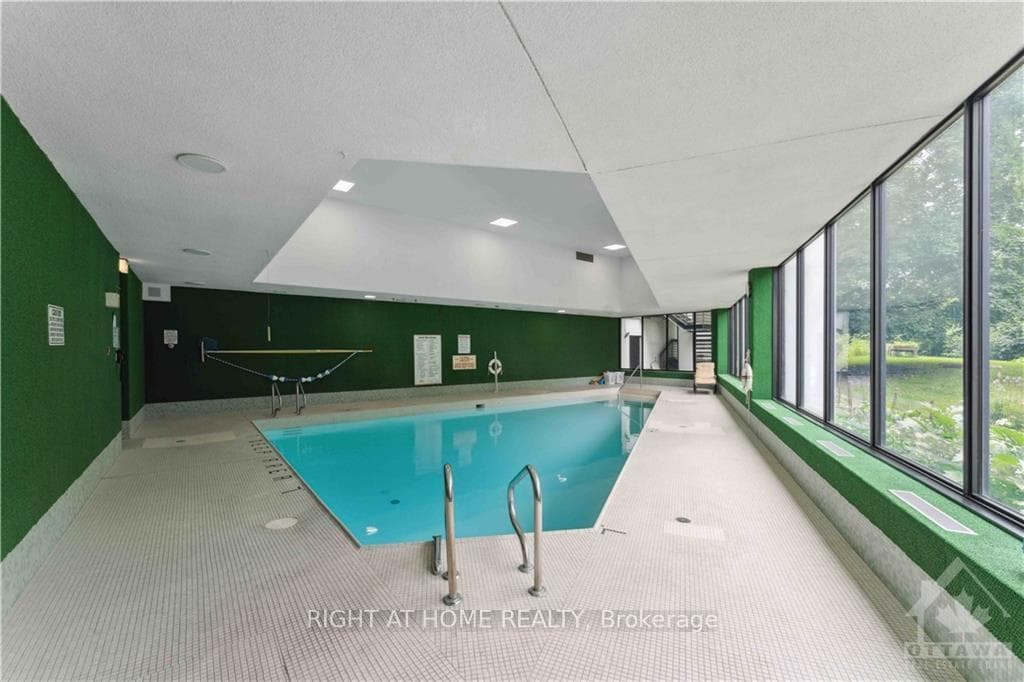 370 DOMINION Avenue Unit PH8 photo 17