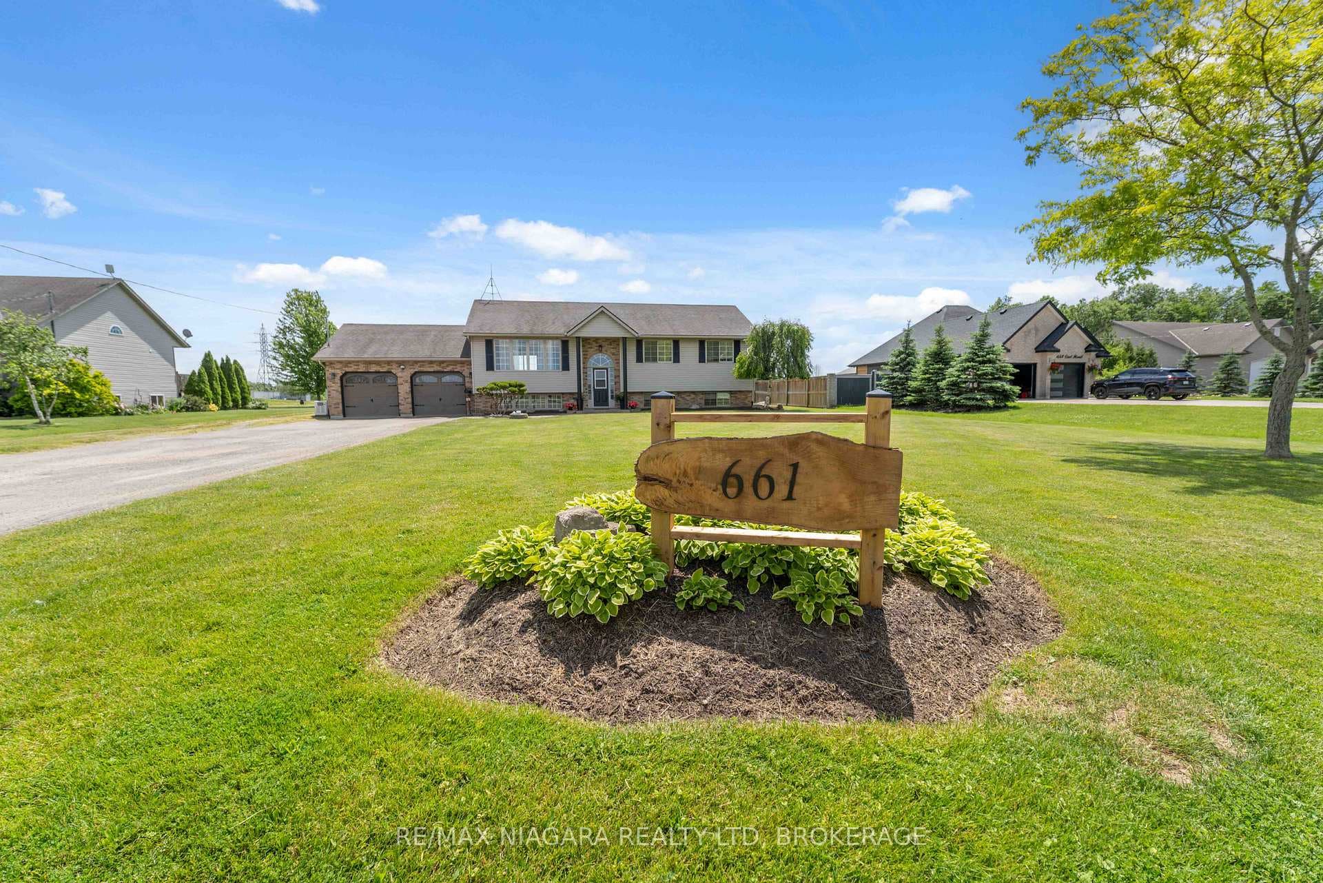 661 Carl Road photo 2