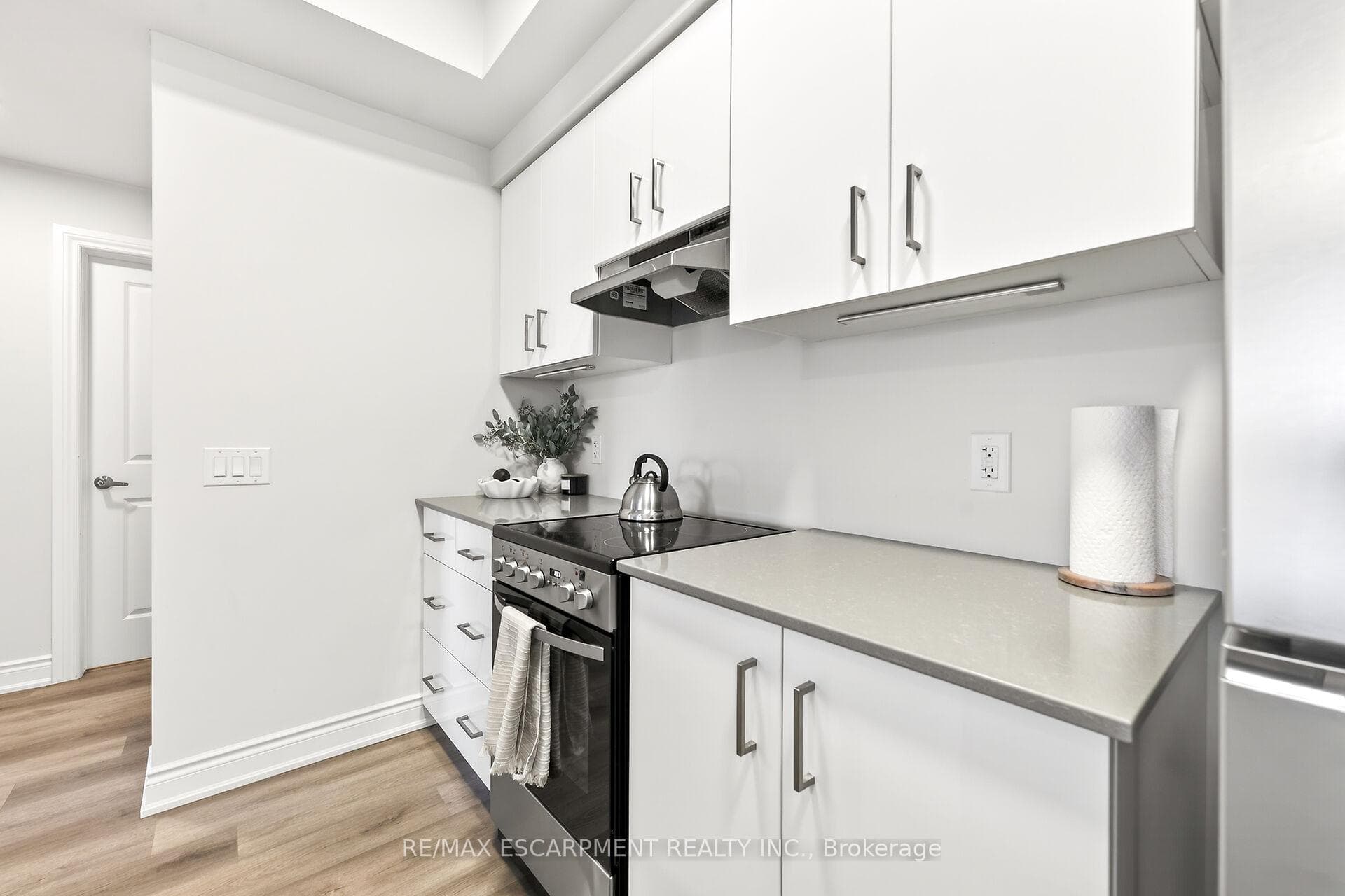 261 King Street Unit 302 photo 11