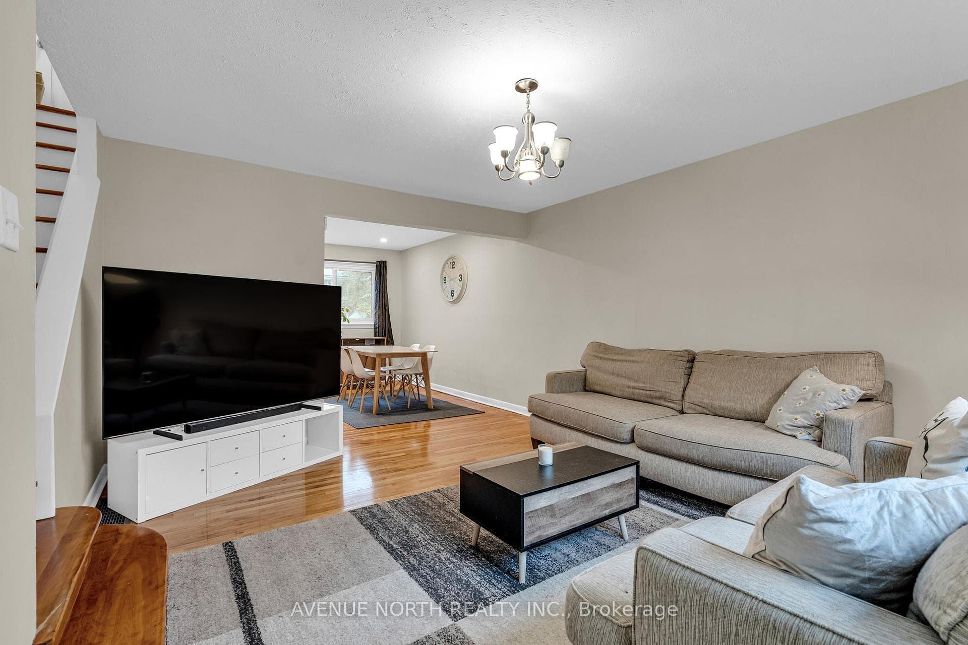 1202 Summerville Avenue photo 4