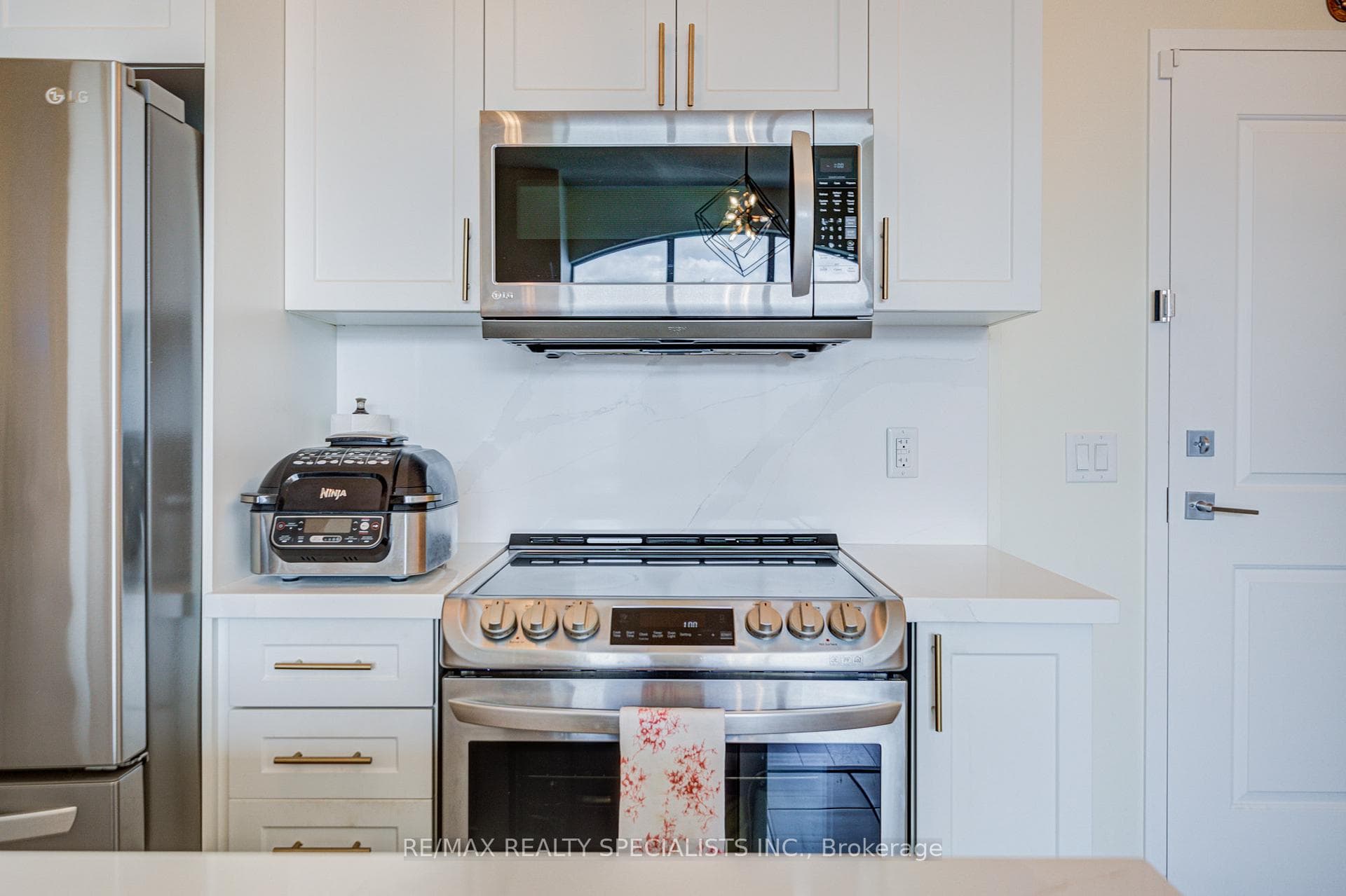 2486 Old Bronte Road Unit 822 photo 16