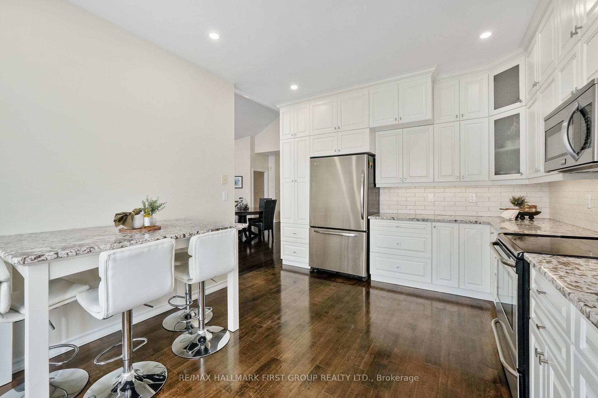 5 Edgewater Drive photo 18