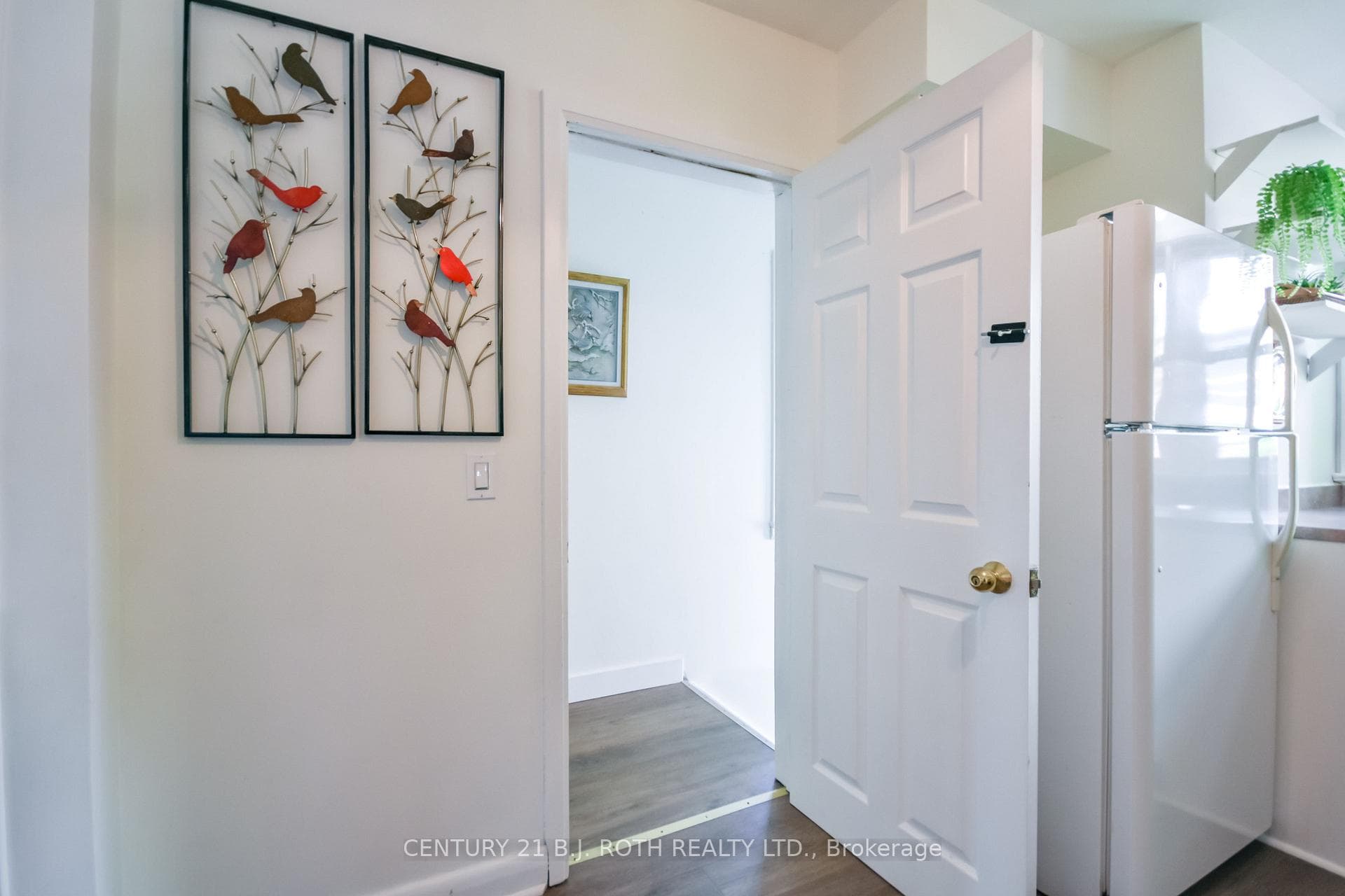 223 Wellington Street photo 25
