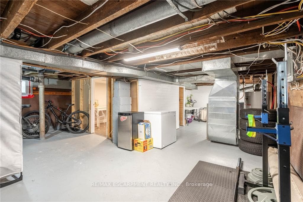 84 Houghton Avenue photo 27