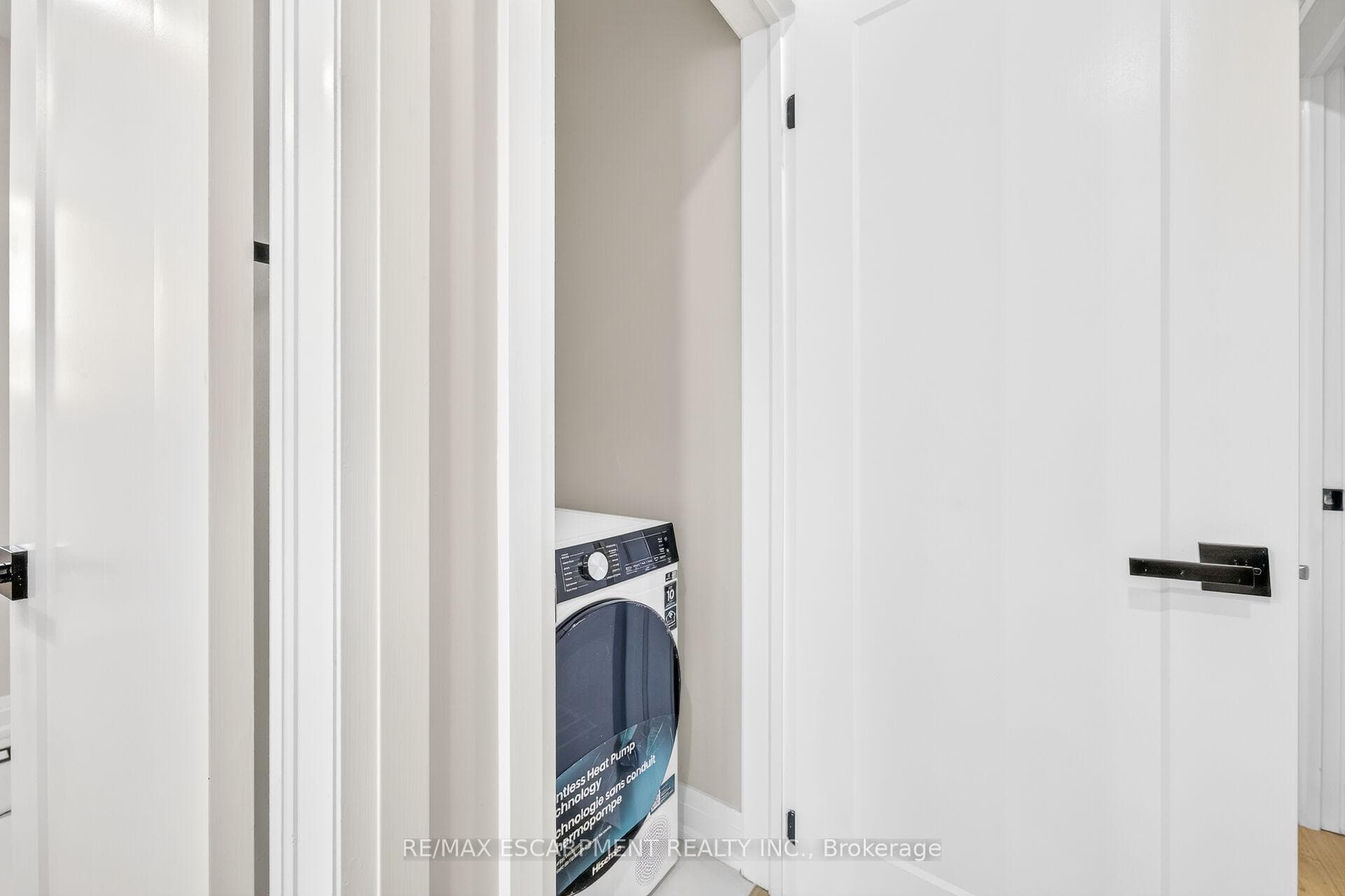 150 Howard Avenue photo 24