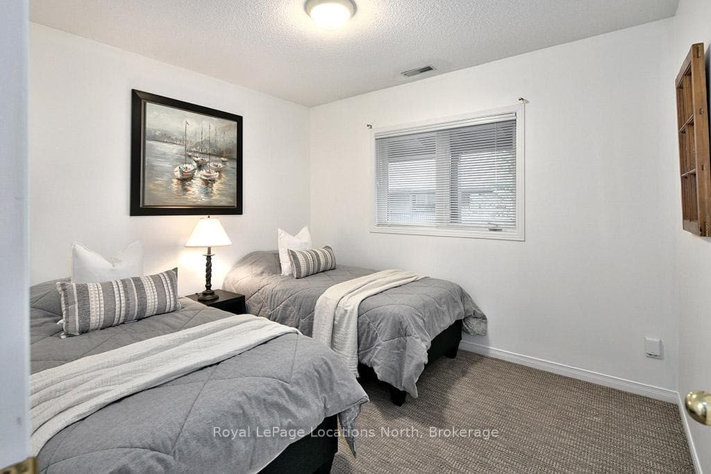 330 Mariners Way photo 16