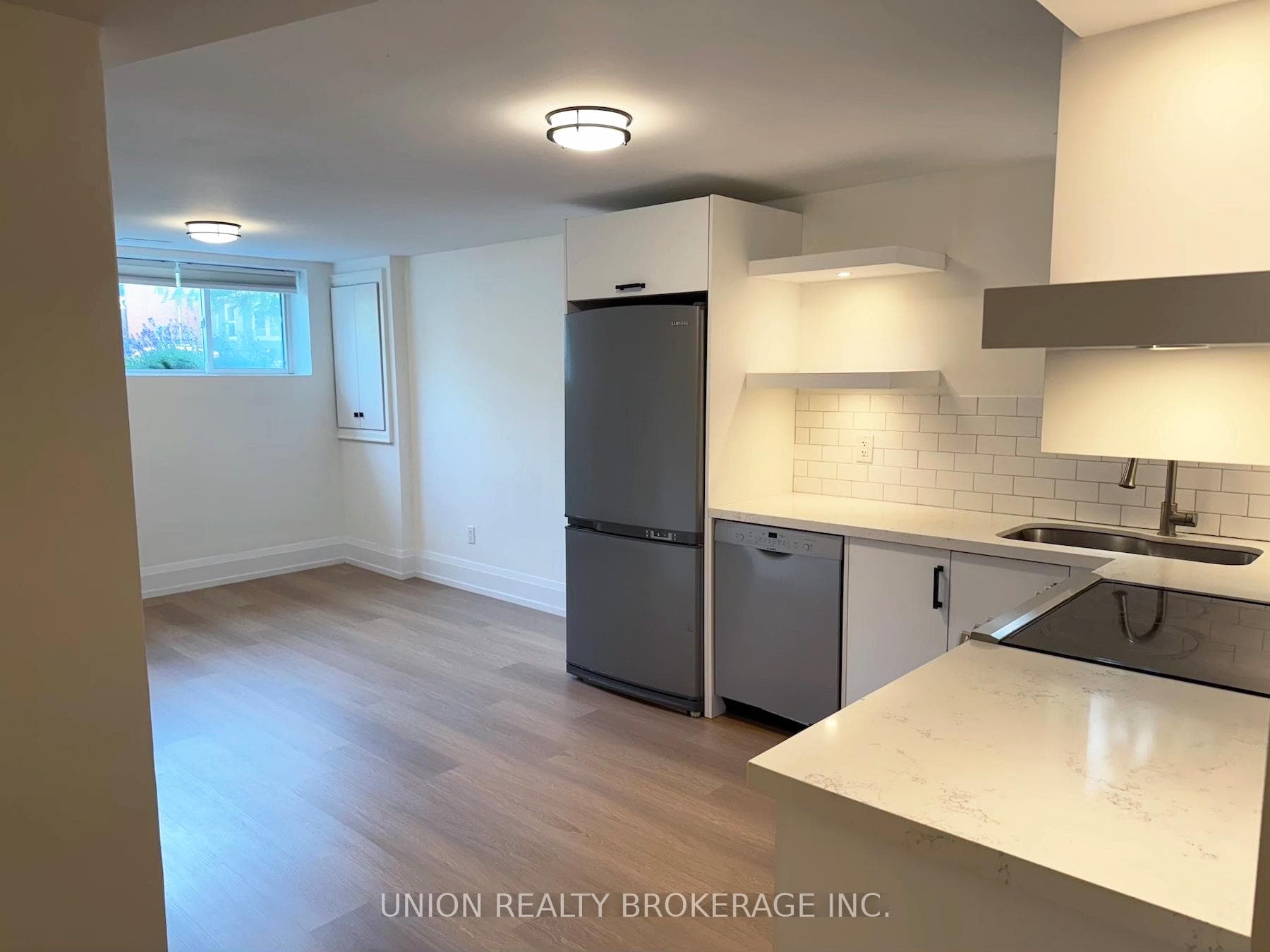 22 Battenberg Avenue Unit Lower photo 5