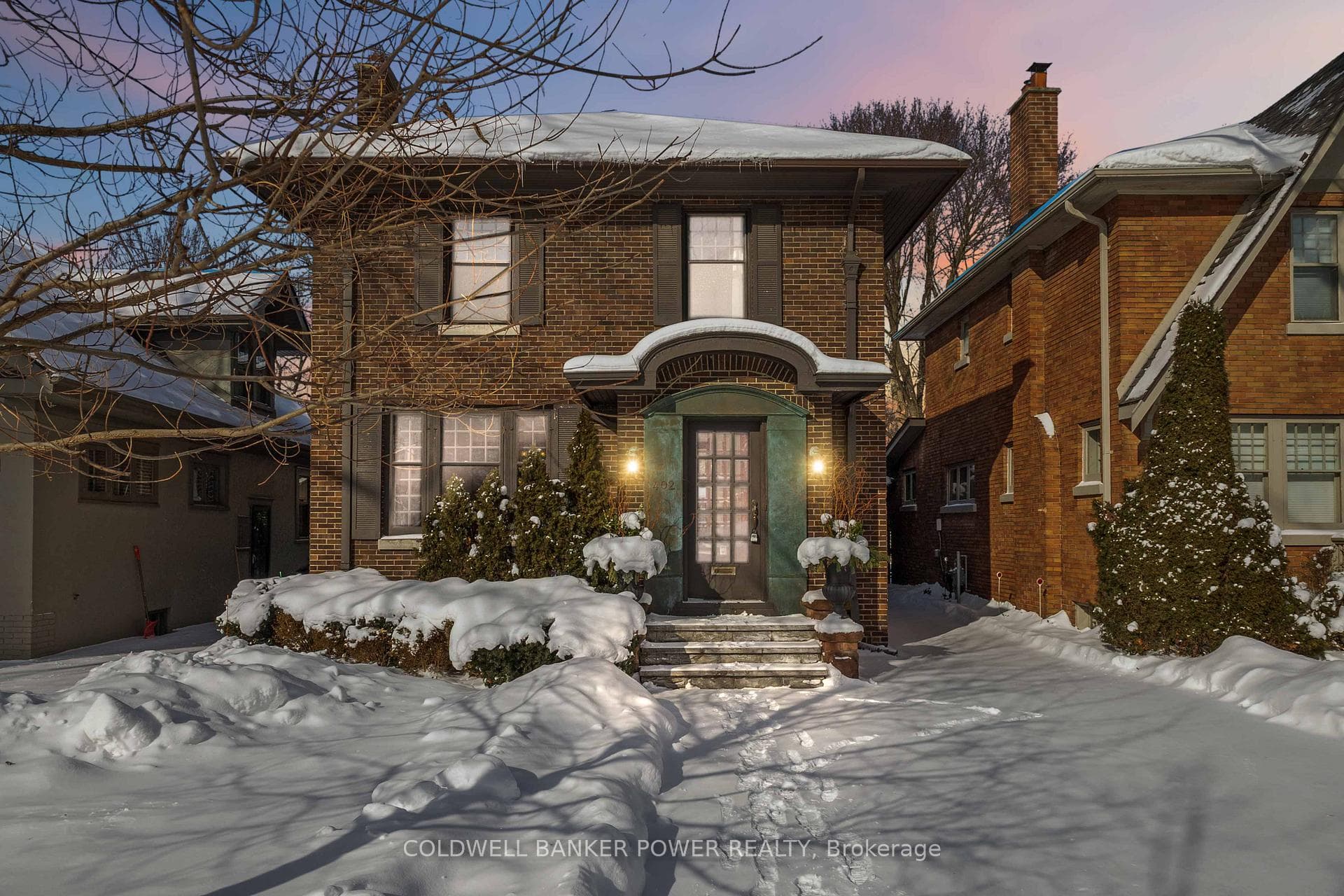 402 Victoria Street photo 3