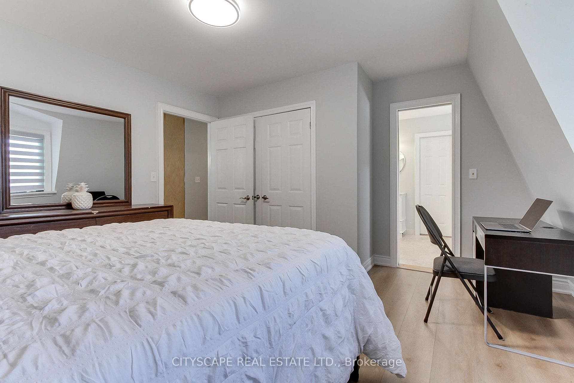 1543 Indian Grove photo 29
