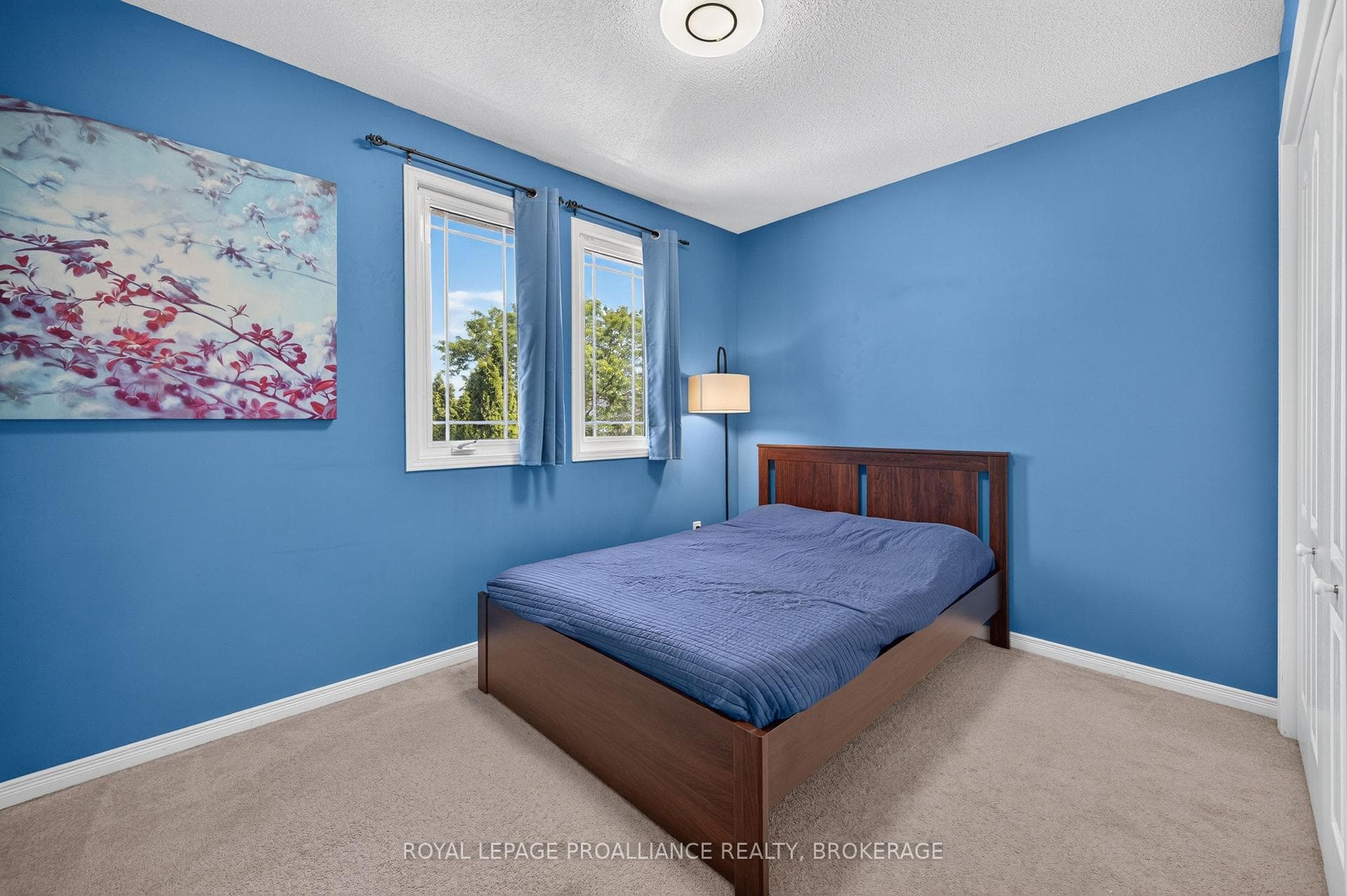 445 Maureen Street photo 22