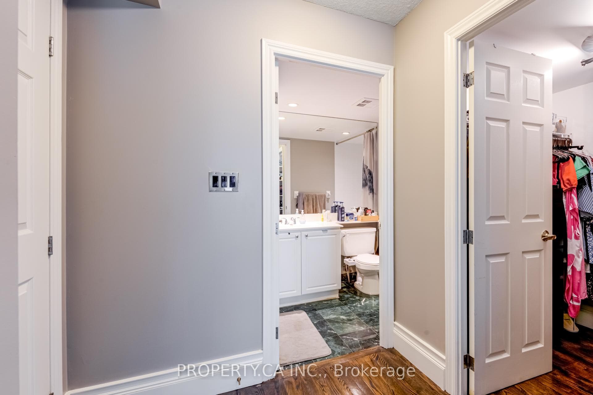 168 Simcoe Street Unit 910 photo 21
