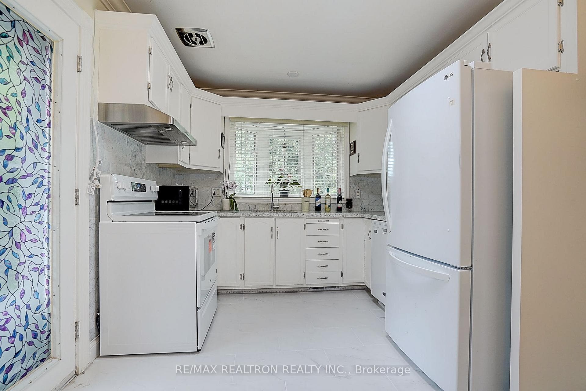 583 Pinewood Street photo 18