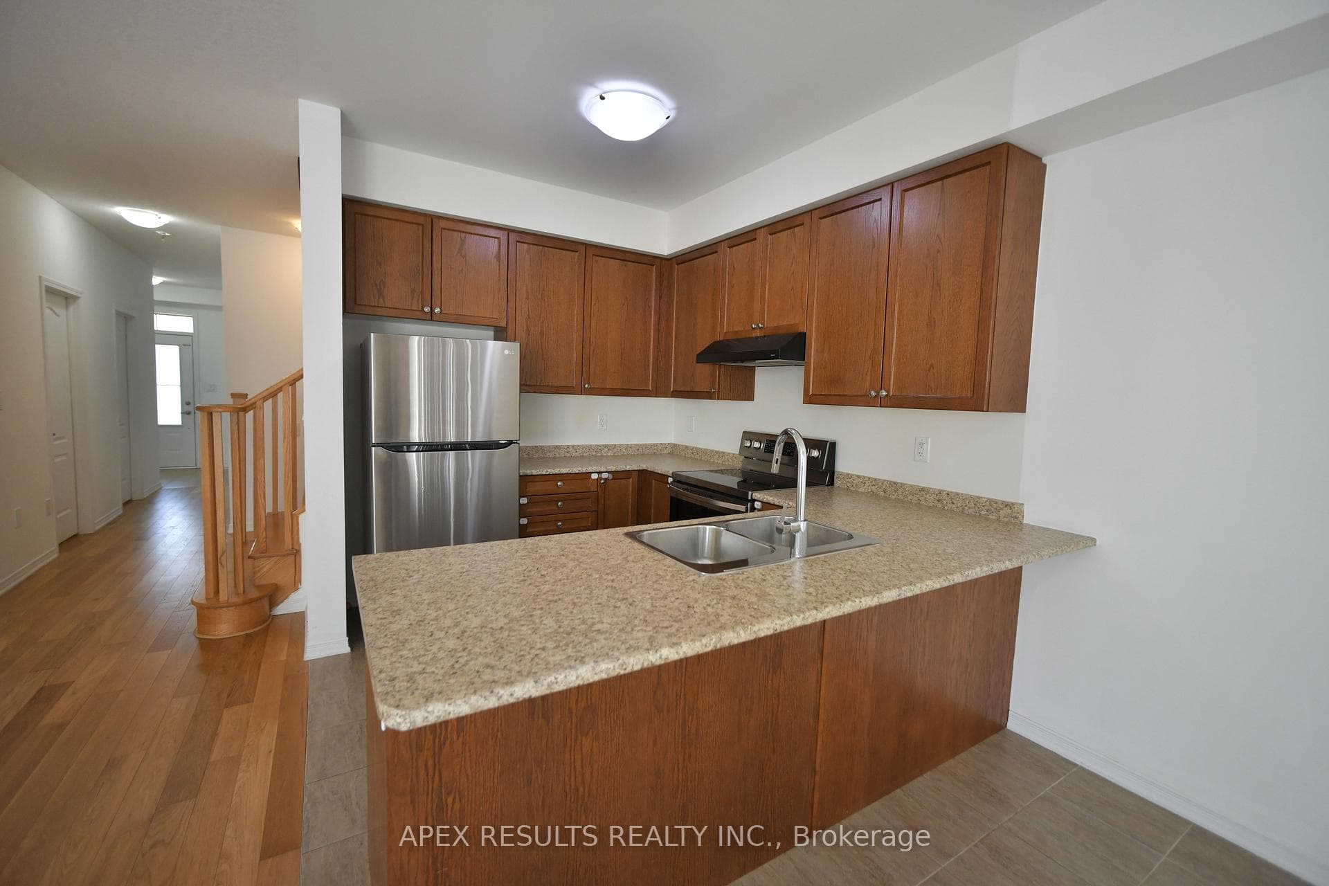75 Oaktree Drive photo 11