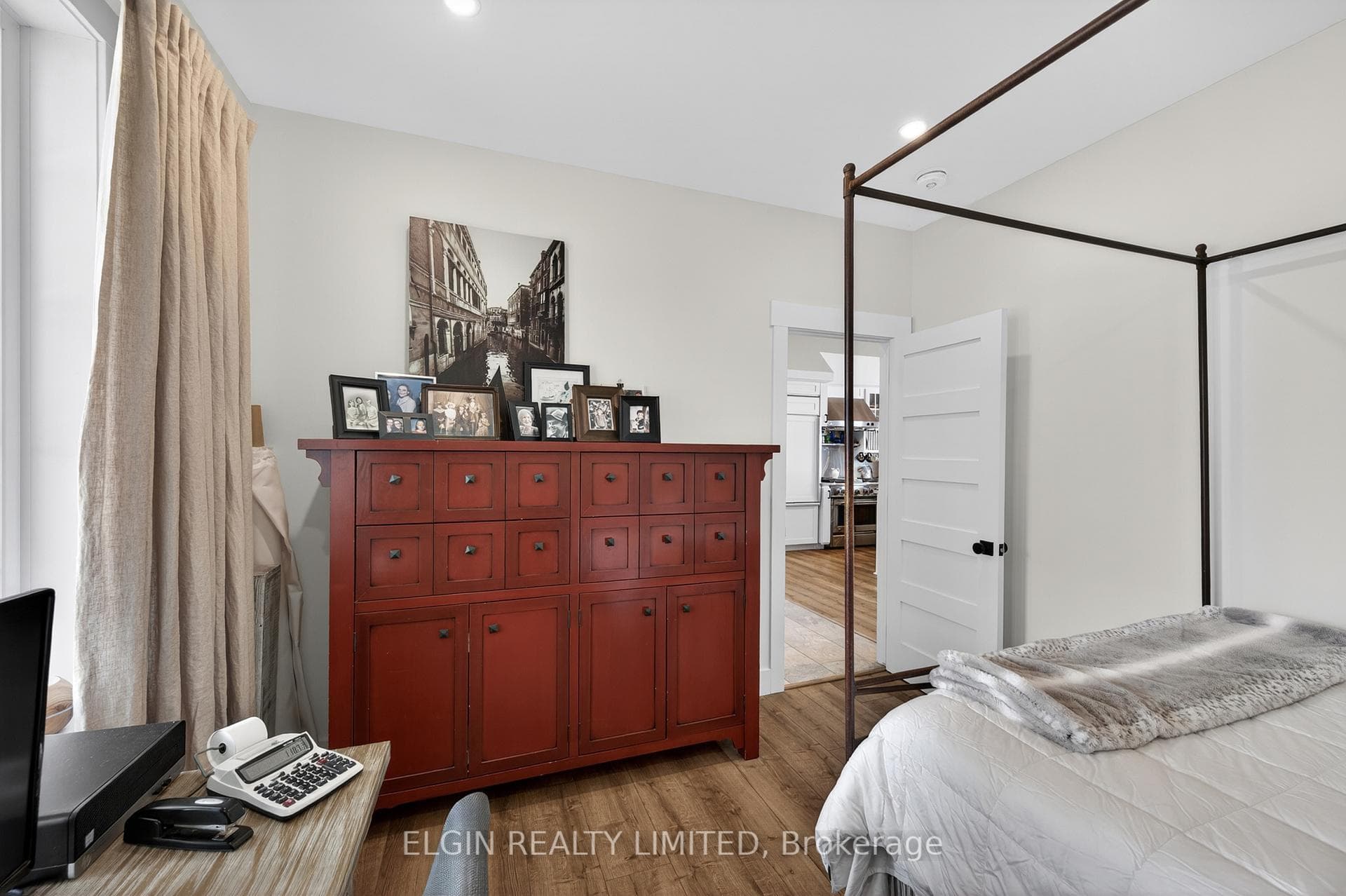 283 Mank Street photo 34