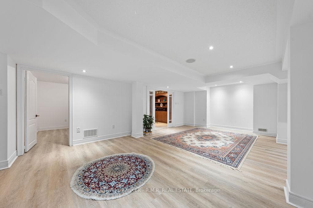 8 Valley Vista Drive photo 32