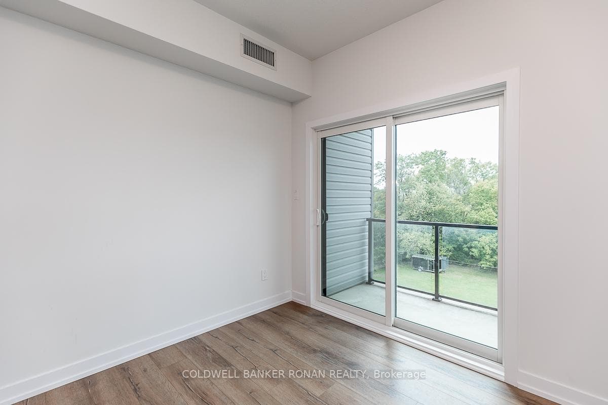 69 Boyne Street Unit 407 photo 11