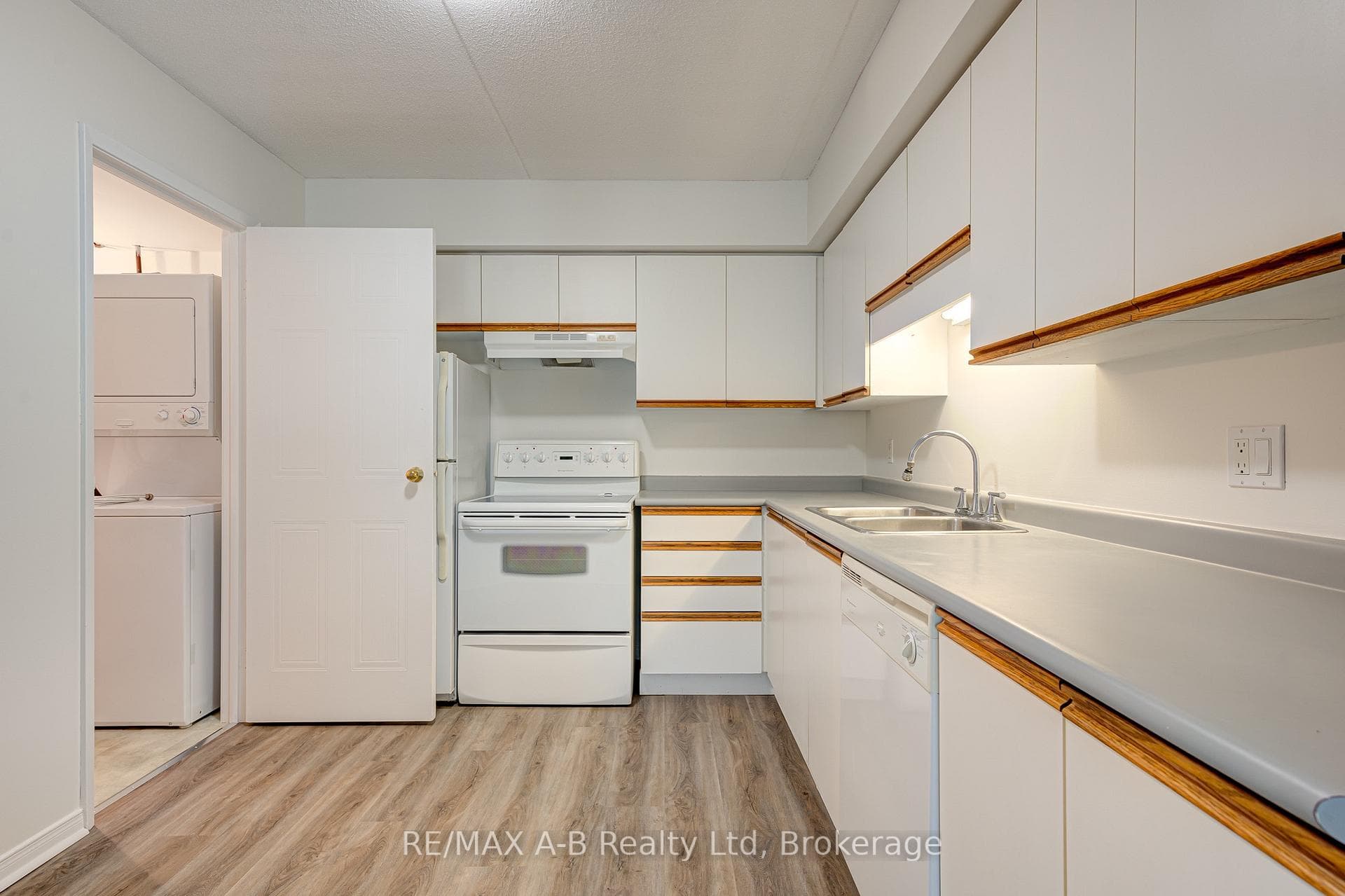 50 Campbell Court Unit 106 photo 12