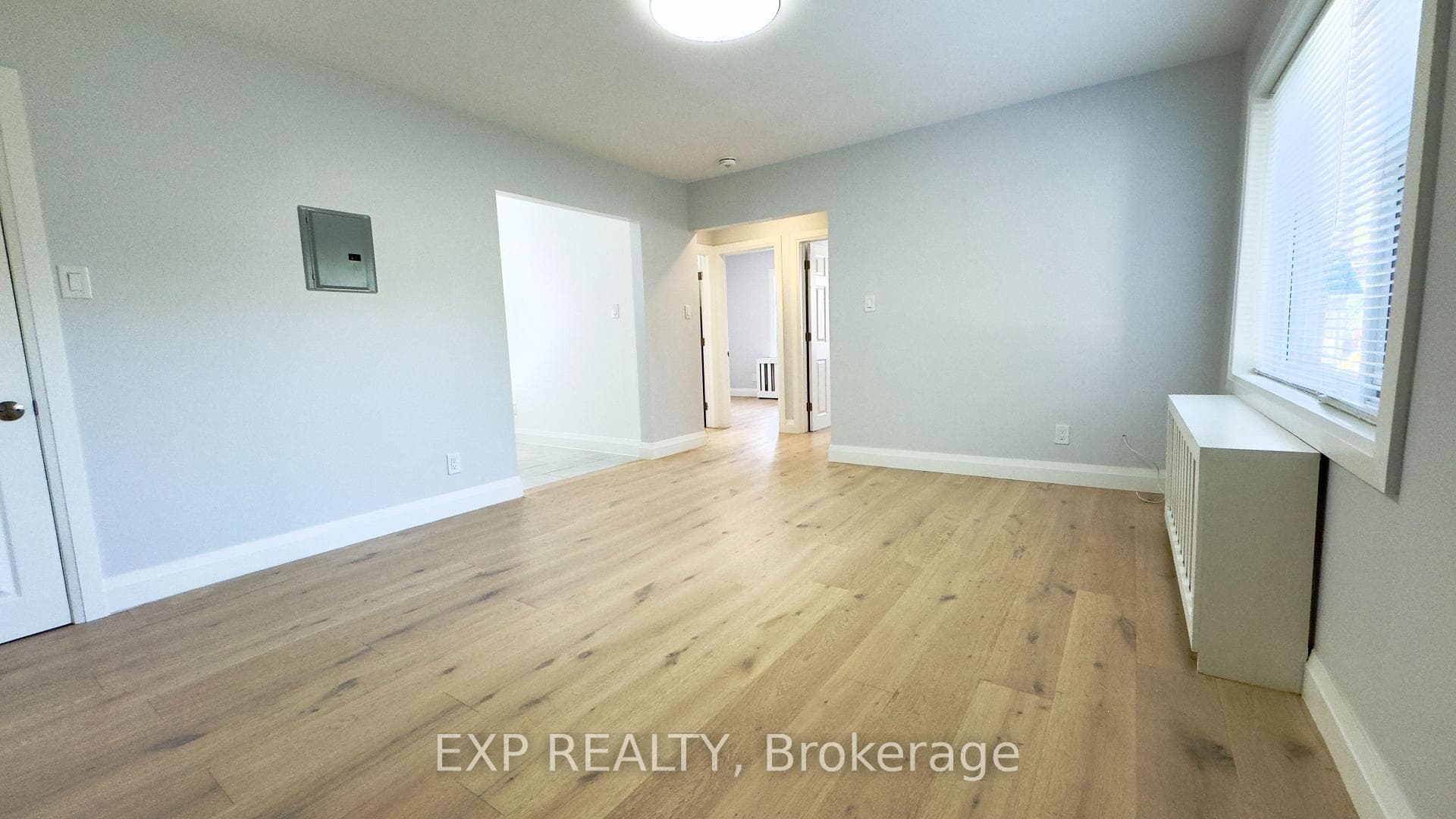 335 Lakeshore Road Unit 4 photo 3