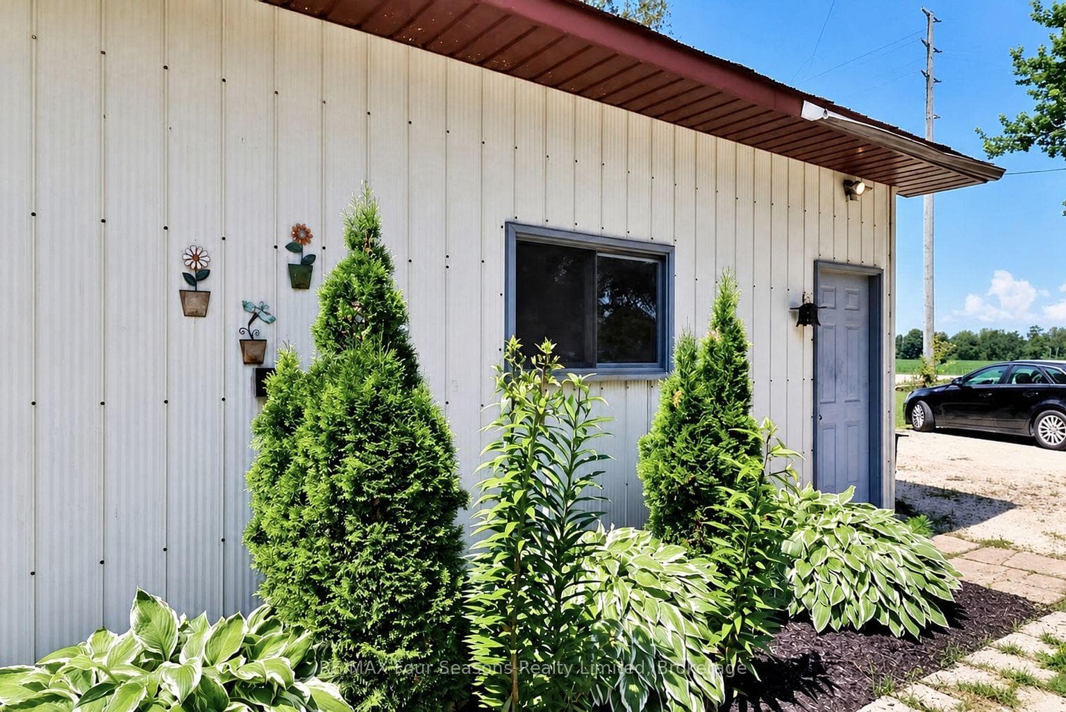 Side door Garage