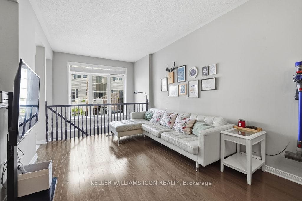493 Ashbourne Crescent photo 8