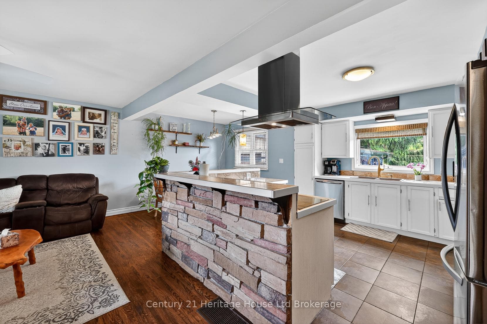78 Lyndale Crescent photo 8