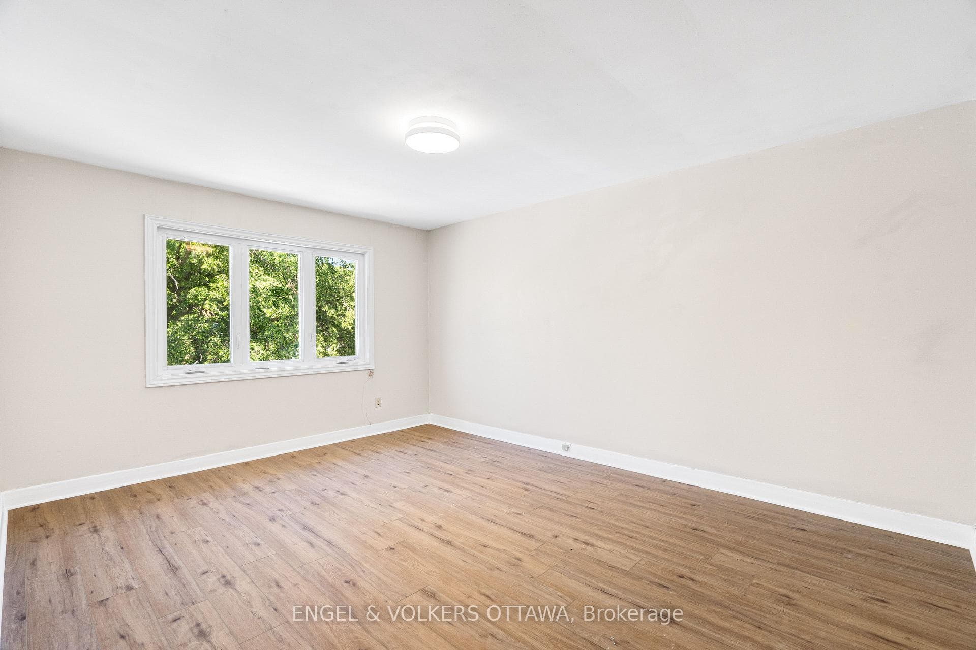 1402 Kilborn Avenue photo 17
