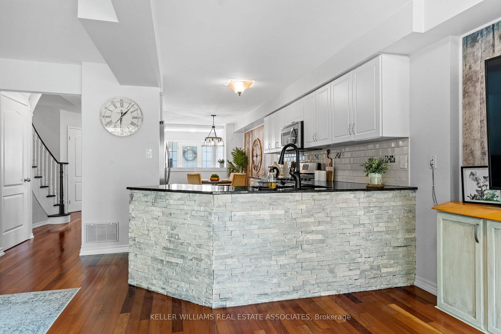 152 Richfield Square photo 12