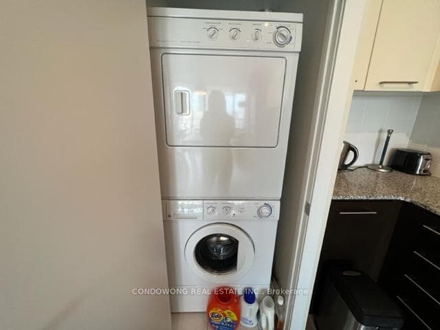 770 Bay Street Unit 1803 photo 12