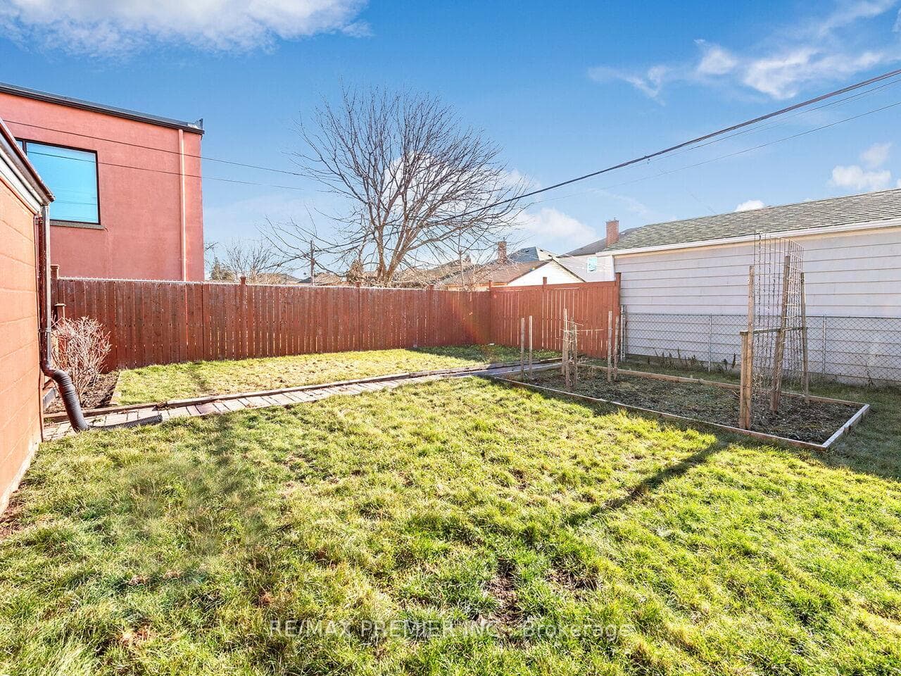 89 Cayuga Avenue photo 31