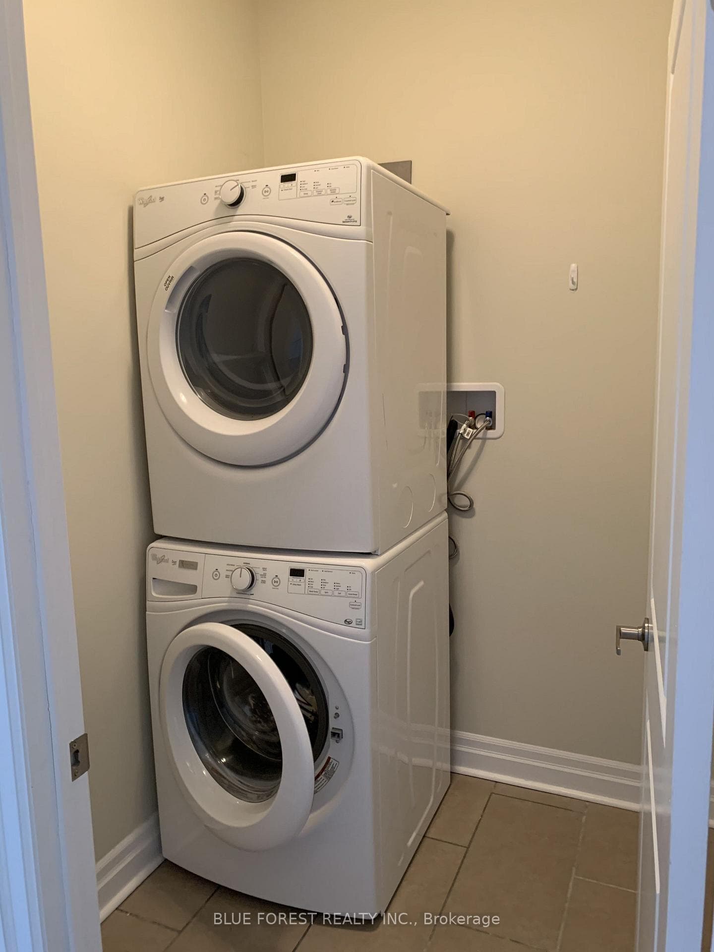 240 Villagewalk Boulevard Unit 1208 photo 11