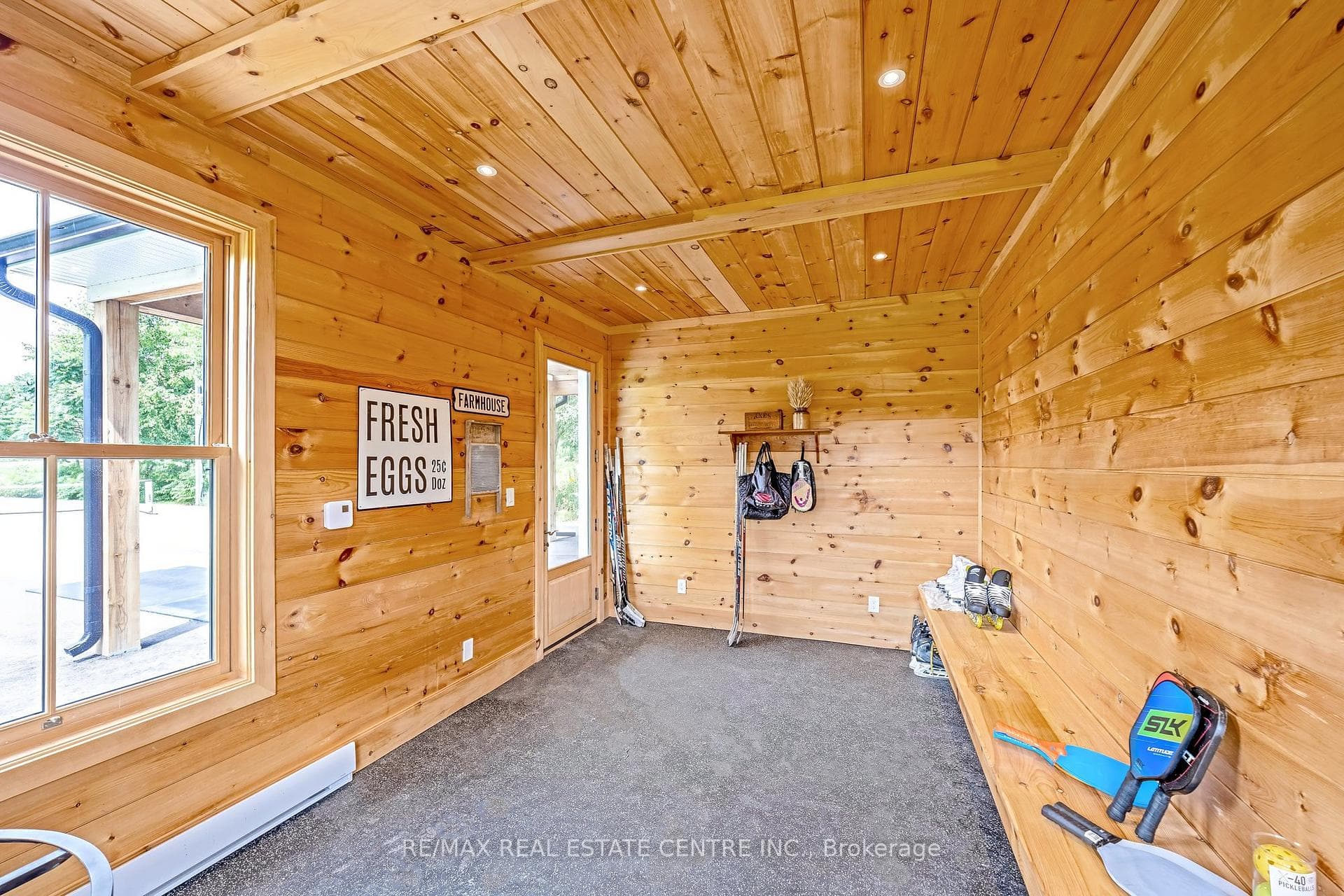 7460 Appleby Line photo 38