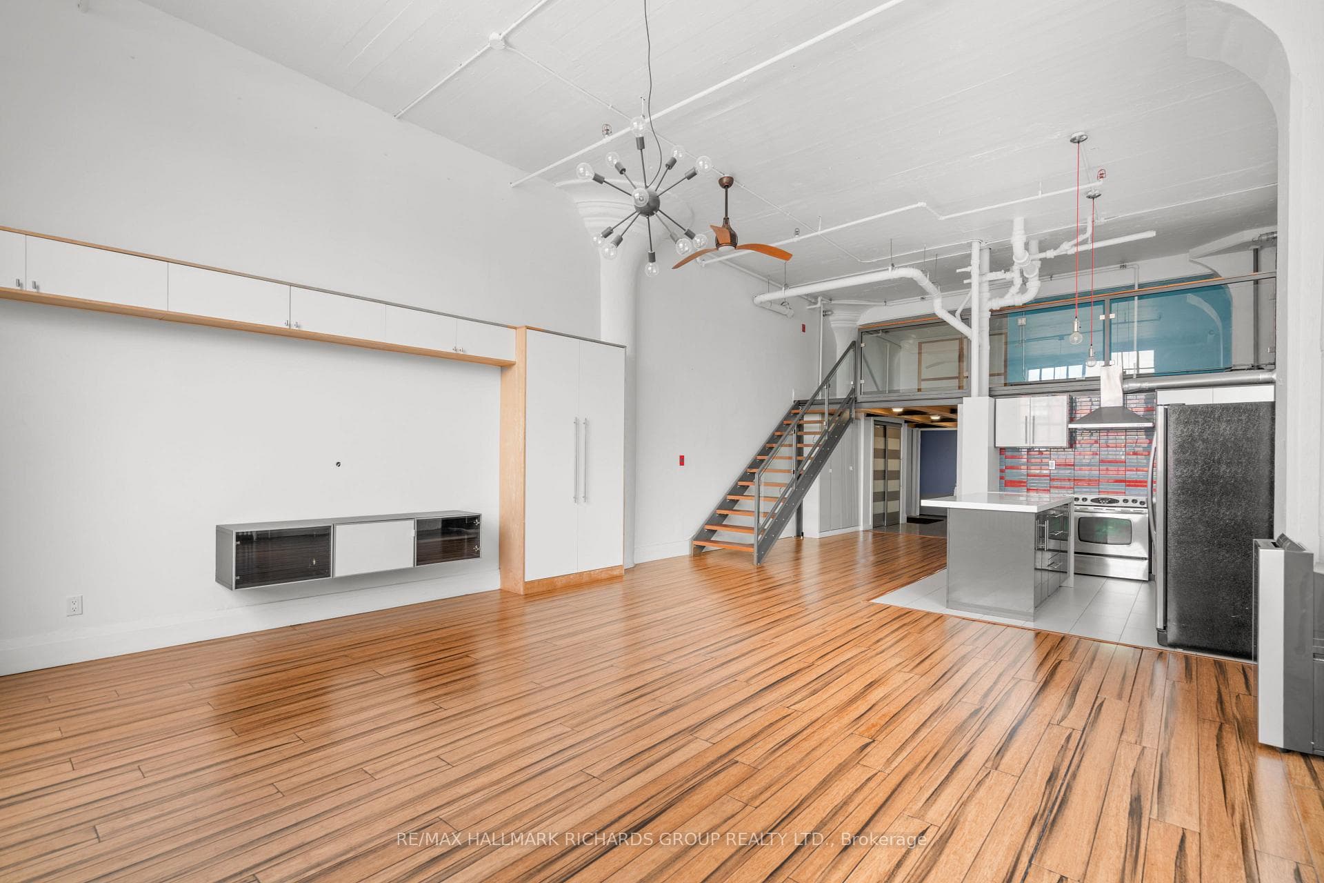 245 Carlaw Avenue Unit 202B photo 10